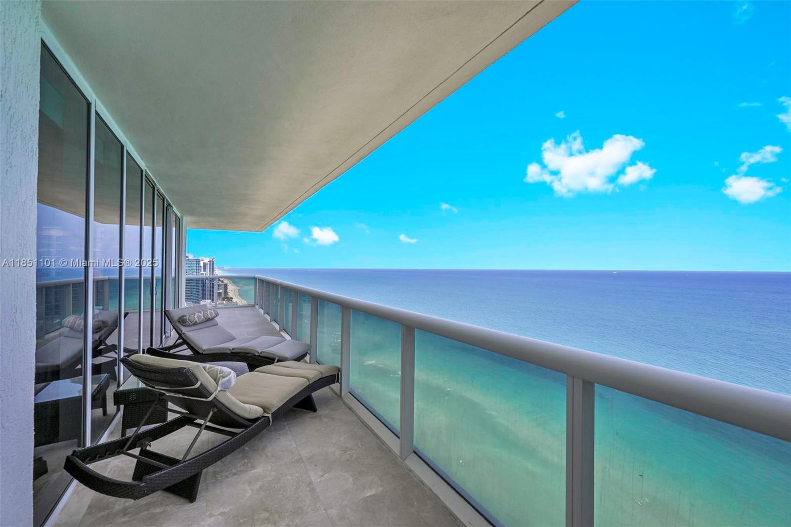 Ver detalles 3801 3 / 3 2065 sq. ft. $ 2025-08-01 0 foto