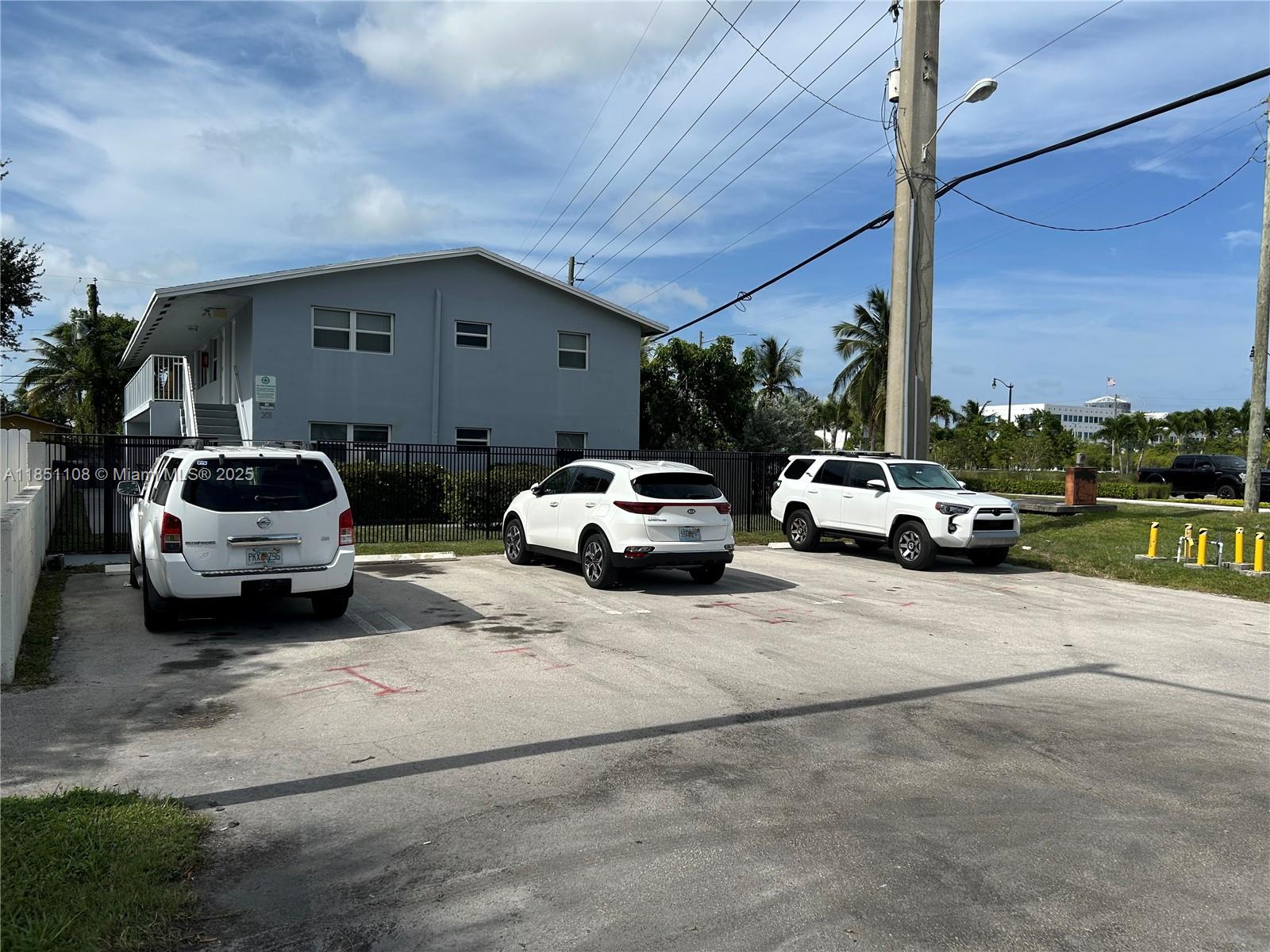See details / 3897 sq. ft. $ 2025-08-01 0 Photo