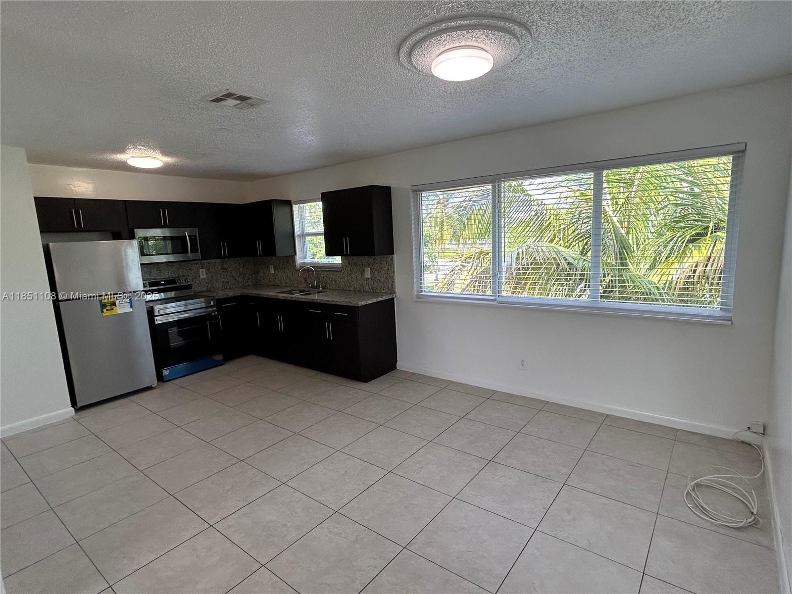See details / 3897 sq. ft. $ 2025-08-01 0 Photo