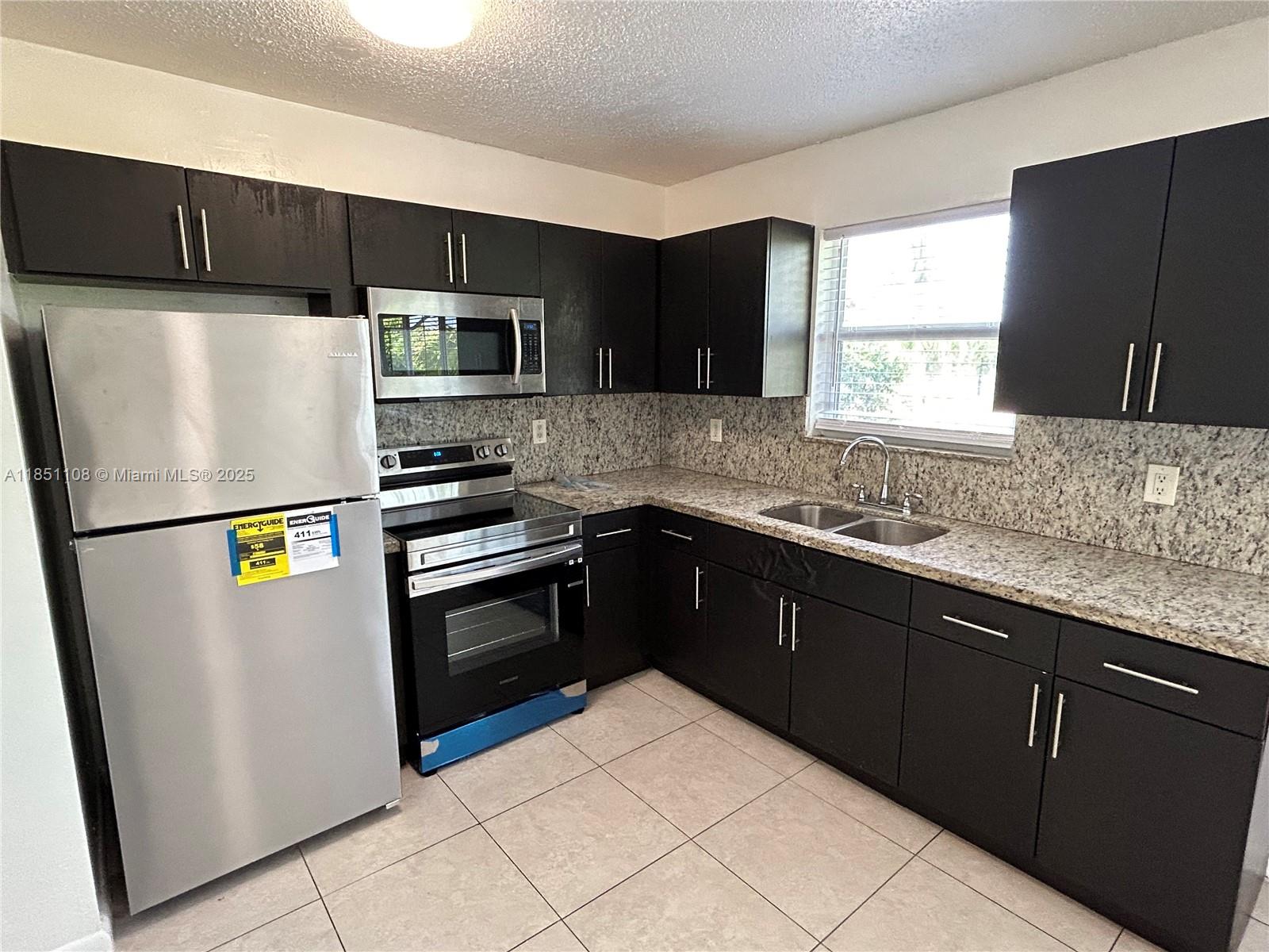 See details / 3897 sq. ft. $ 2025-08-01 0 Photo