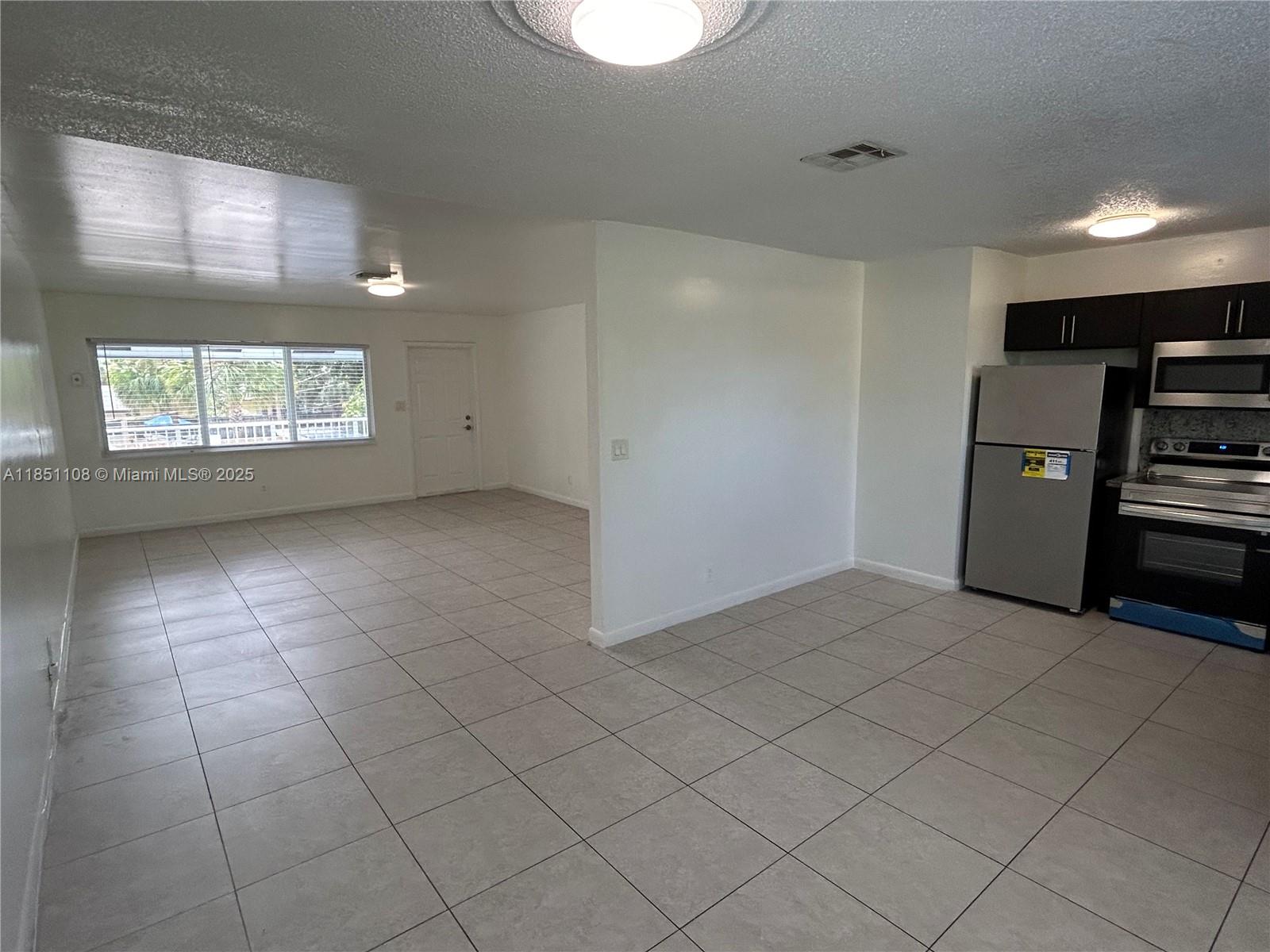 See details / 3897 sq. ft. $ 2025-08-01 0 Photo