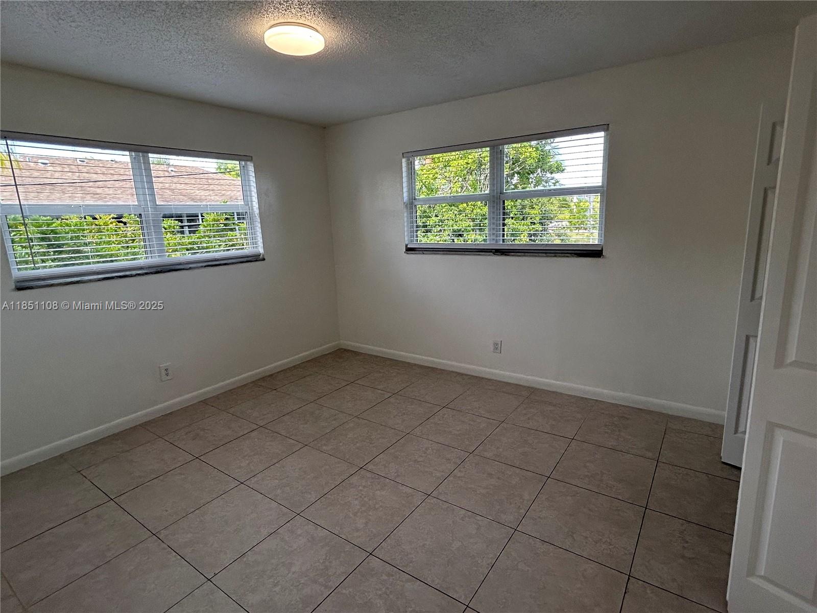 See details / 3897 sq. ft. $ 2025-08-01 0 Photo
