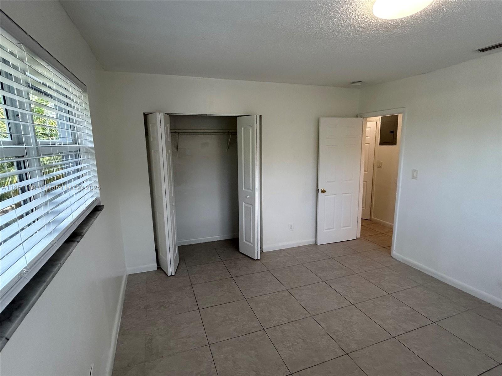 See details / 3897 sq. ft. $ 2025-08-01 0 Photo