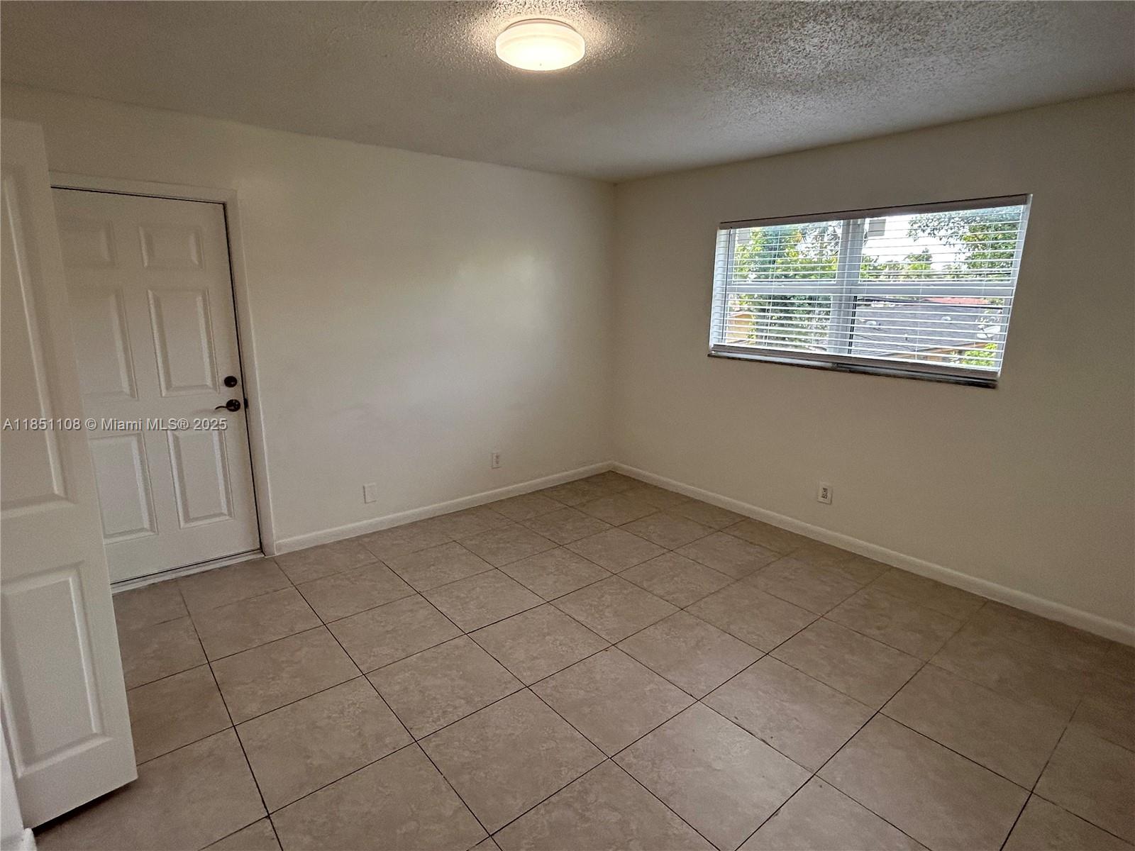 See details / 3897 sq. ft. $ 2025-08-01 0 Photo