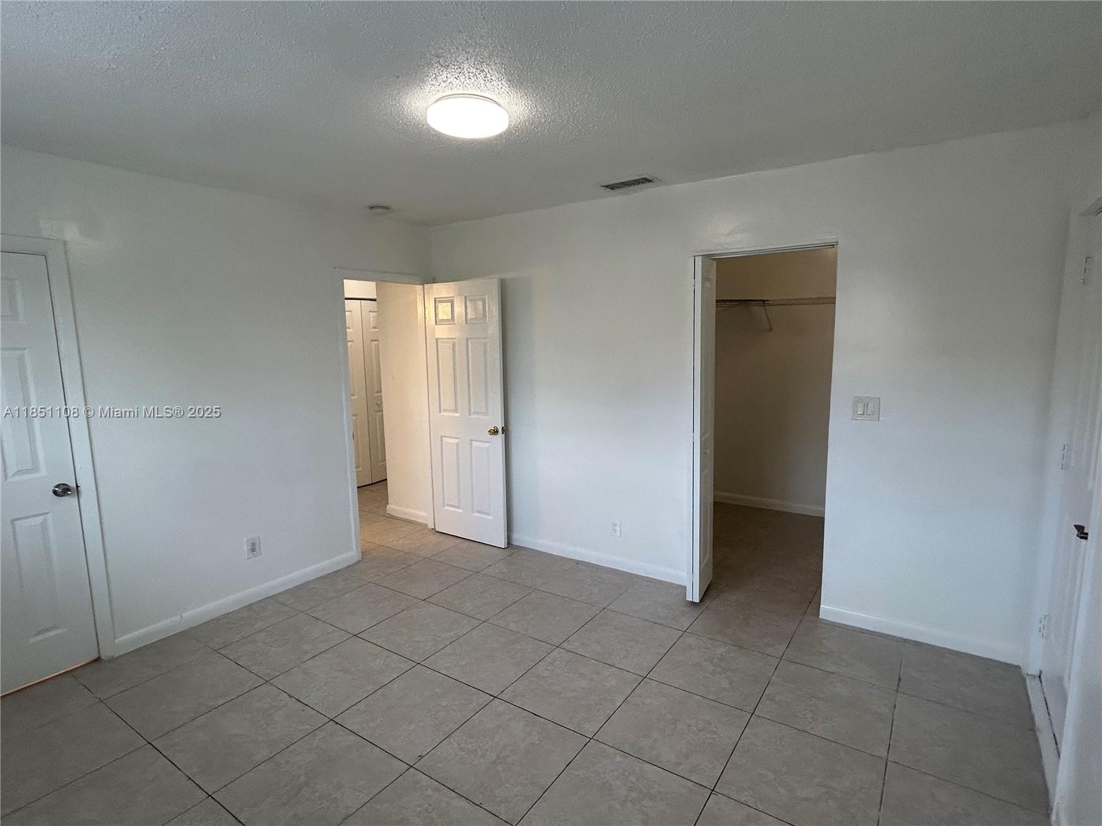 See details / 3897 sq. ft. $ 2025-08-01 0 Photo