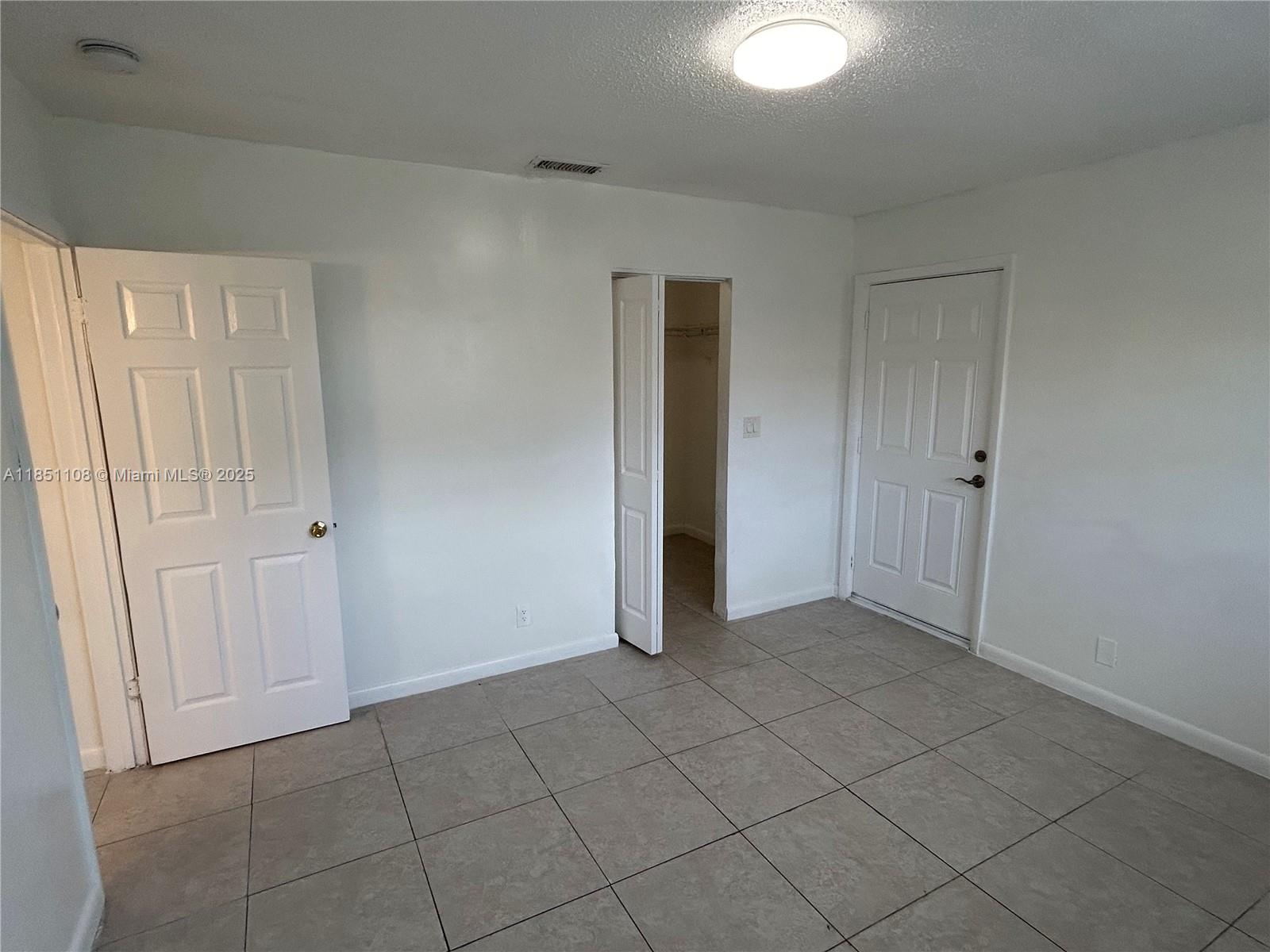 See details / 3897 sq. ft. $ 2025-08-01 0 Photo