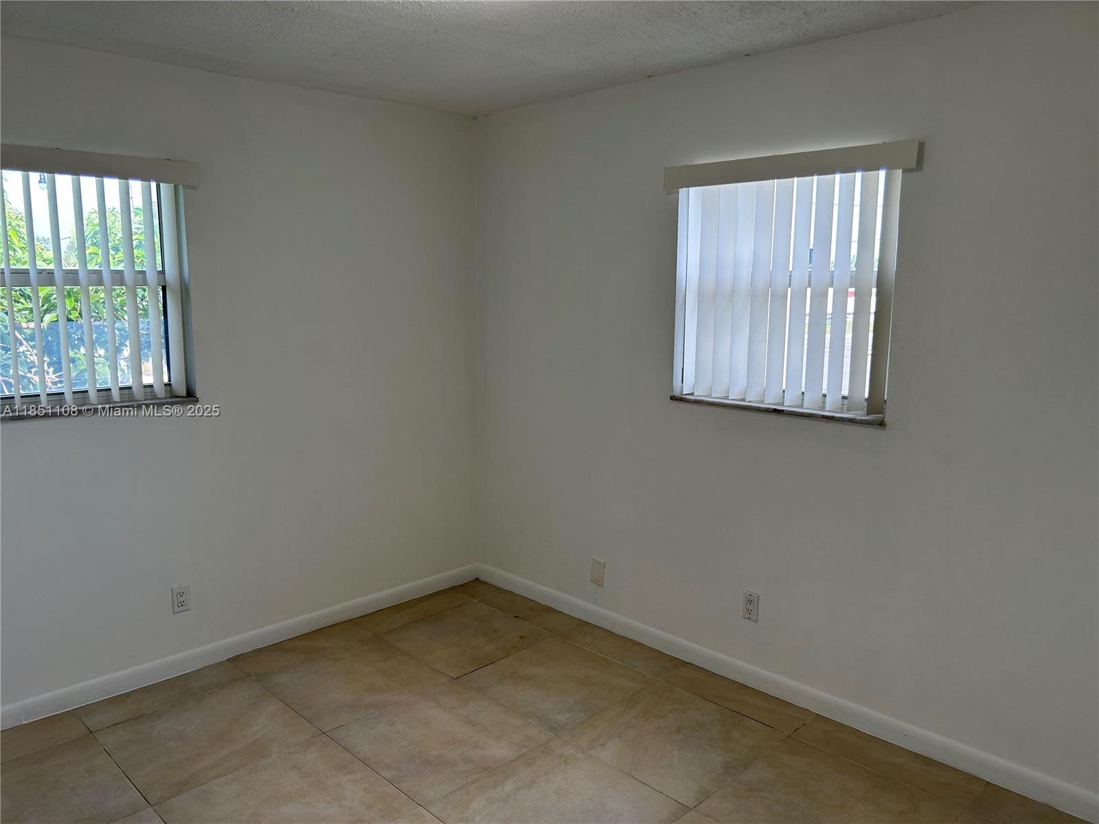See details / 3897 sq. ft. $ 2025-08-01 0 Photo