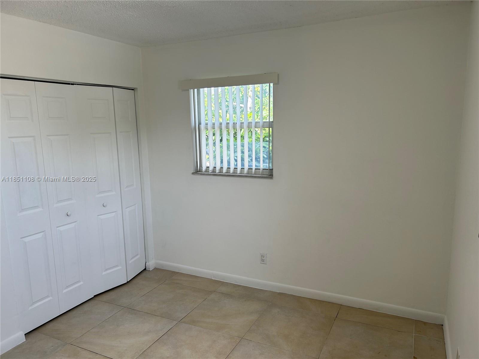 See details / 3897 sq. ft. $ 2025-08-01 0 Photo
