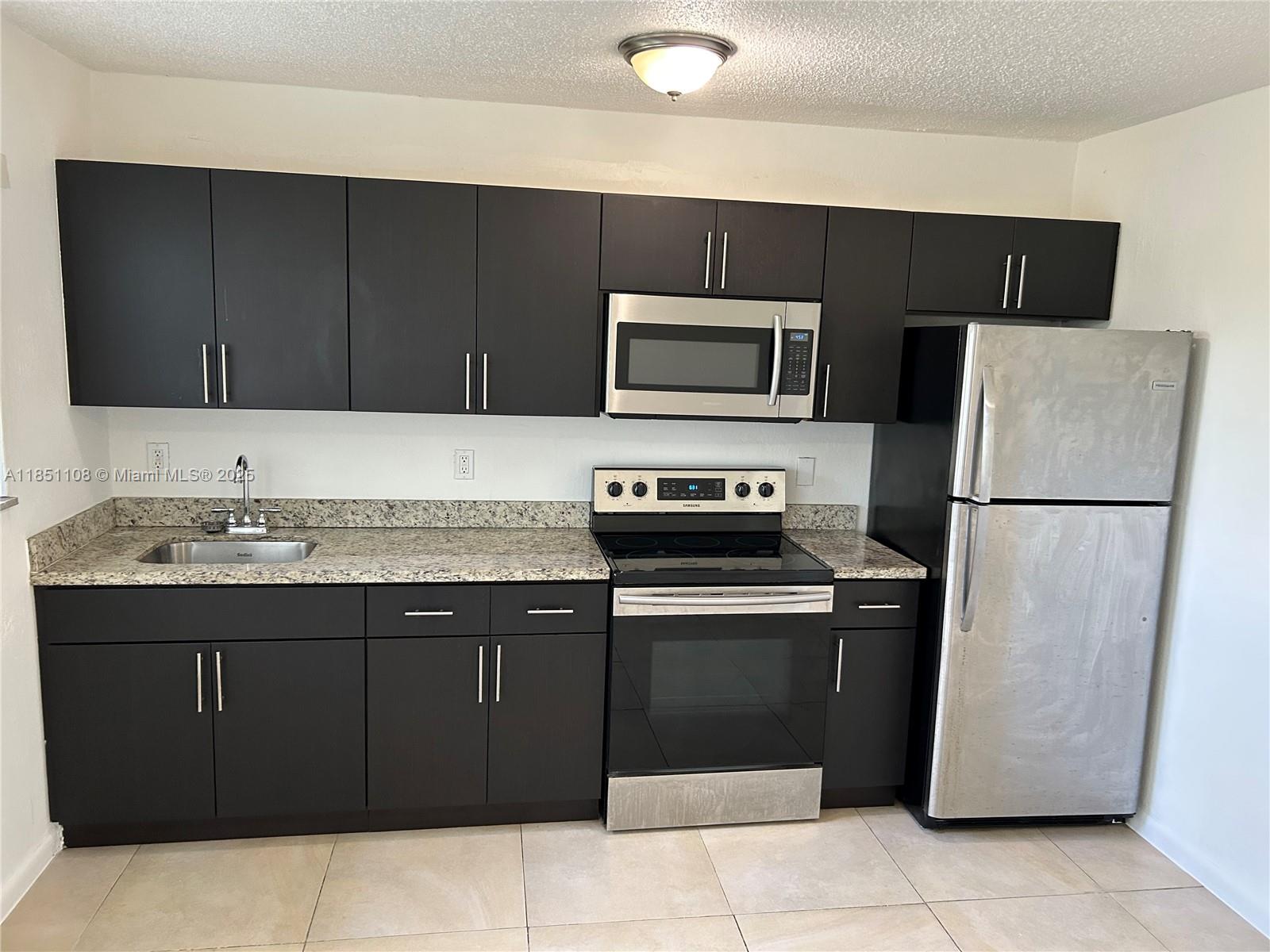 See details / 3897 sq. ft. $ 2025-08-01 0 Photo