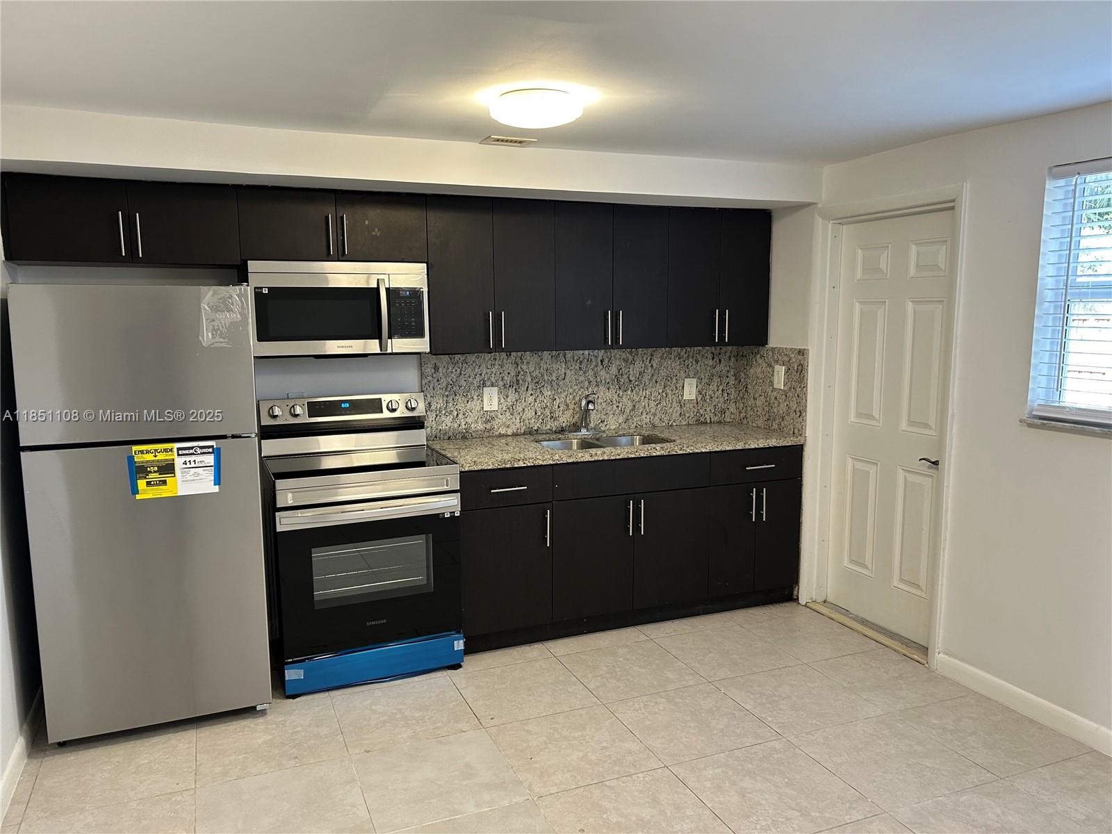 See details / 3897 sq. ft. $ 2025-08-01 0 Photo
