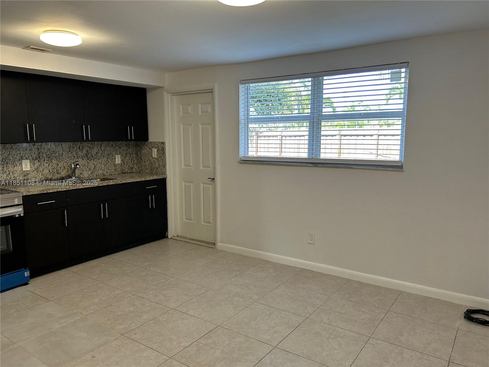 See details / 3897 sq. ft. $ 2025-08-01 0 Photo
