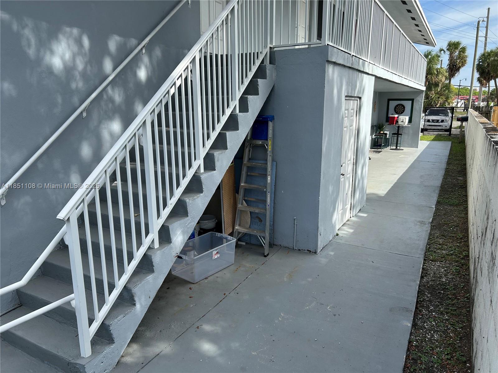 See details / 3897 sq. ft. $ 2025-08-01 0 Photo