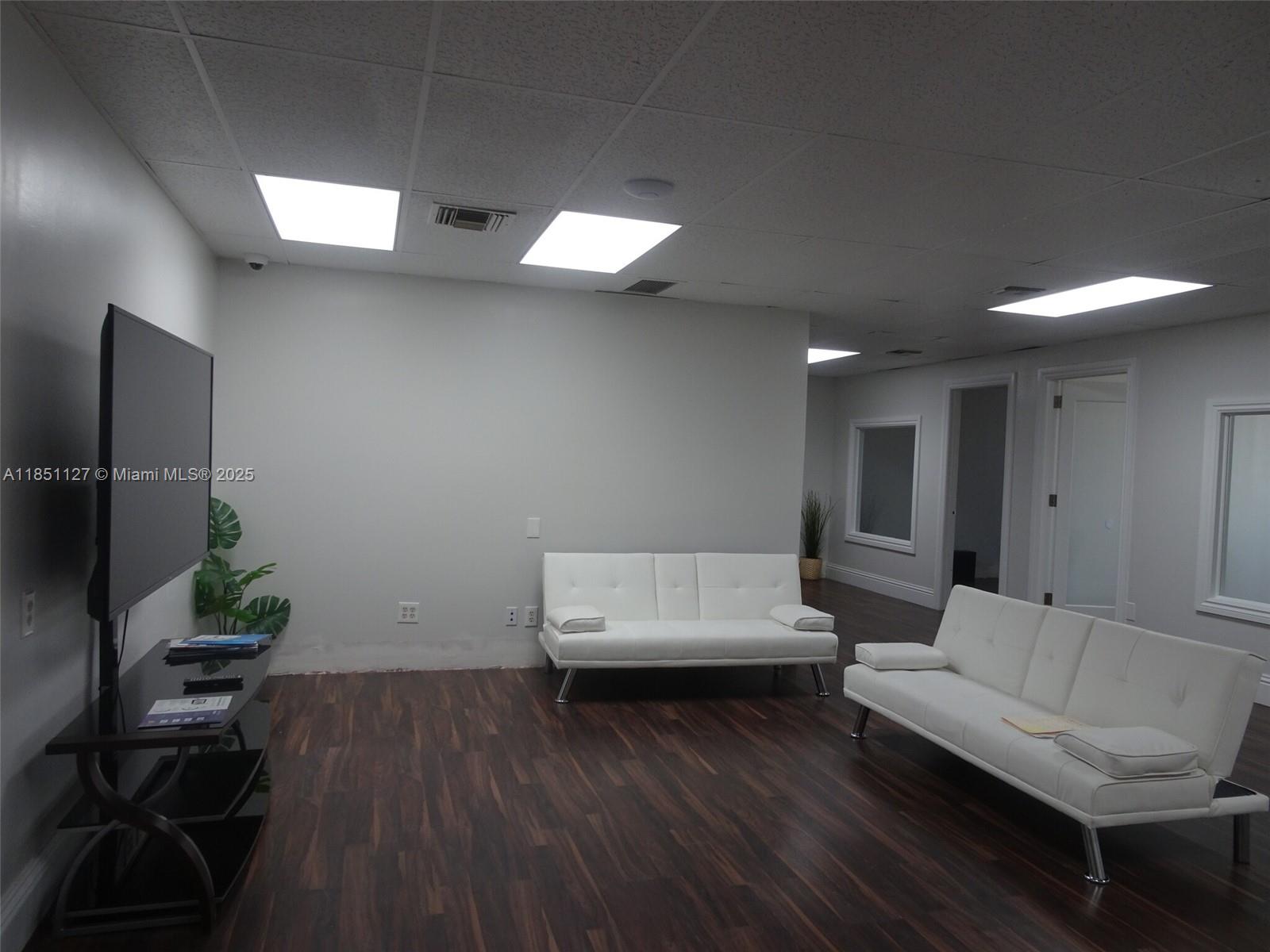   /   sq. ft. $ 2025-08-01 0 Photo