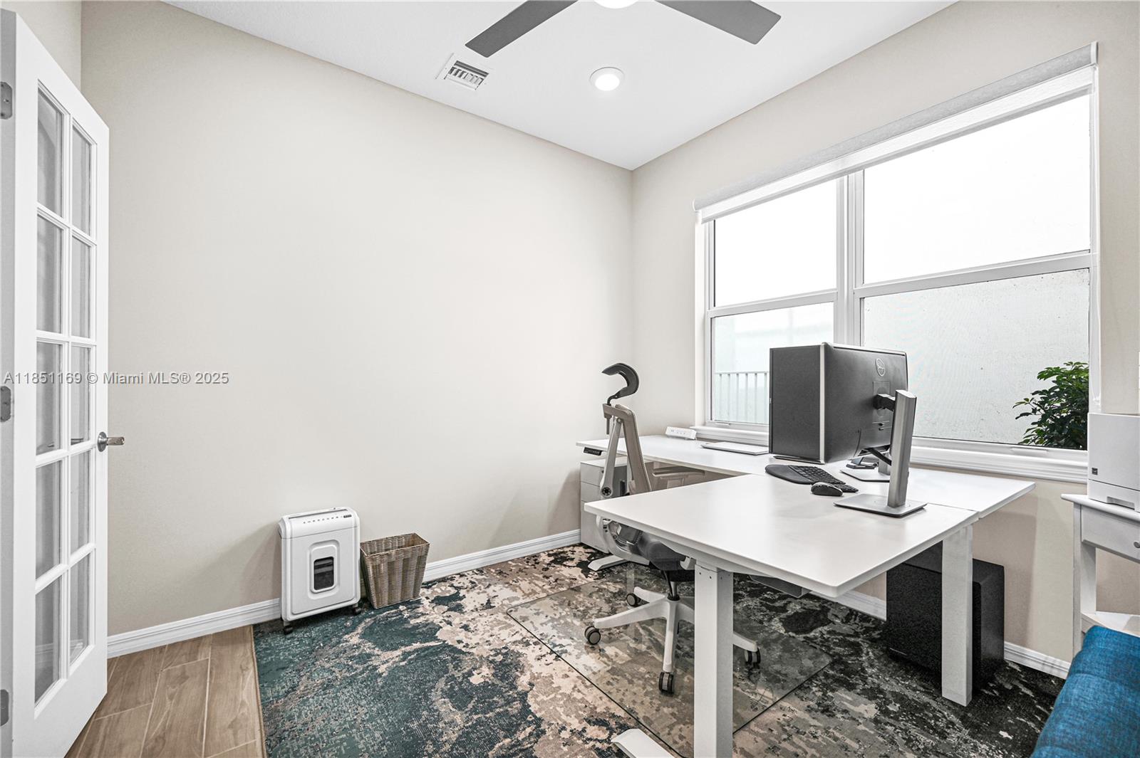 Ver detalles 1541 3 / 3 2220 sq. ft. $ 2025-08-01 0 foto