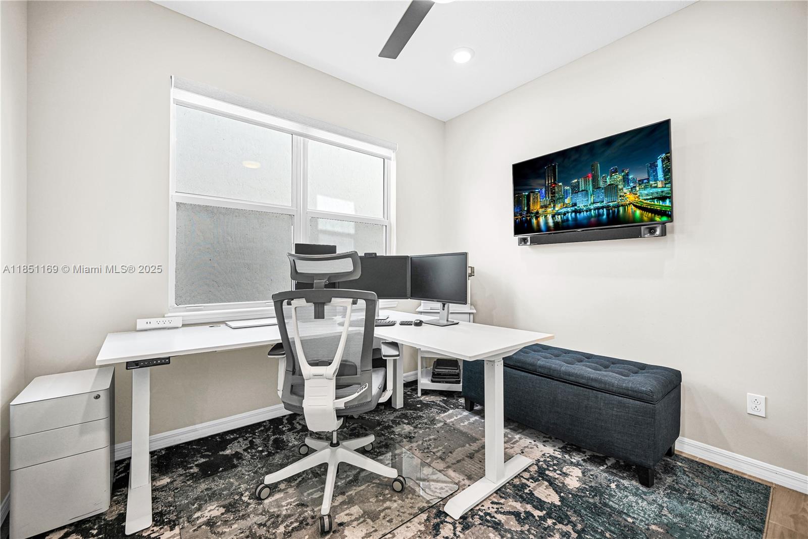 Ver detalles 1541 3 / 3 2220 sq. ft. $ 2025-08-01 0 foto