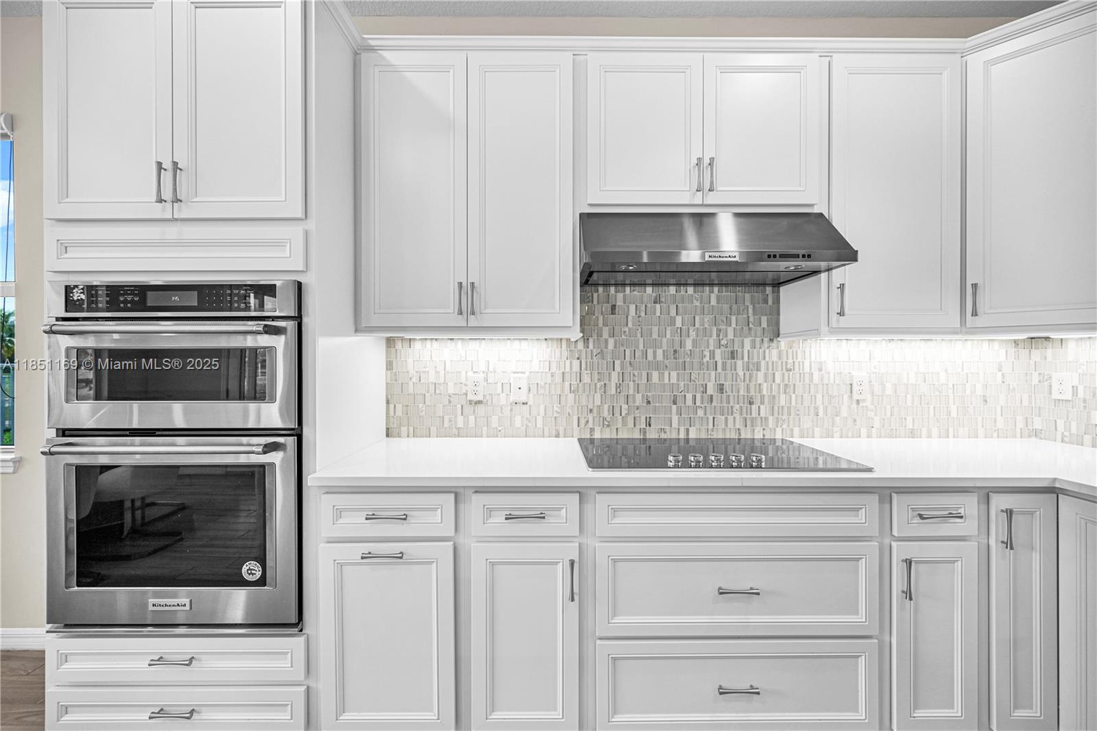 Ver detalles 1541 3 / 3 2220 sq. ft. $ 2025-08-01 0 foto