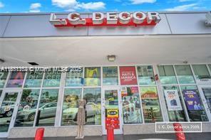   /   кв.футов $ 2025-08-01 0 Фото