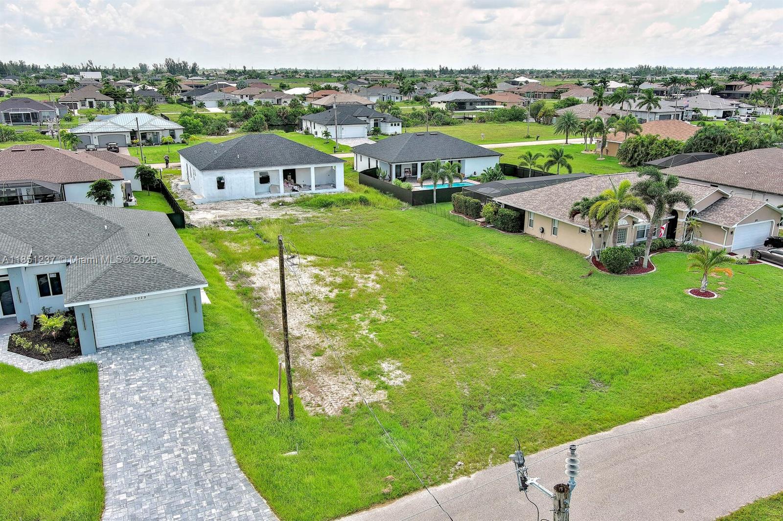 See details / sq. ft. $ 2025-08-01 0 Photo