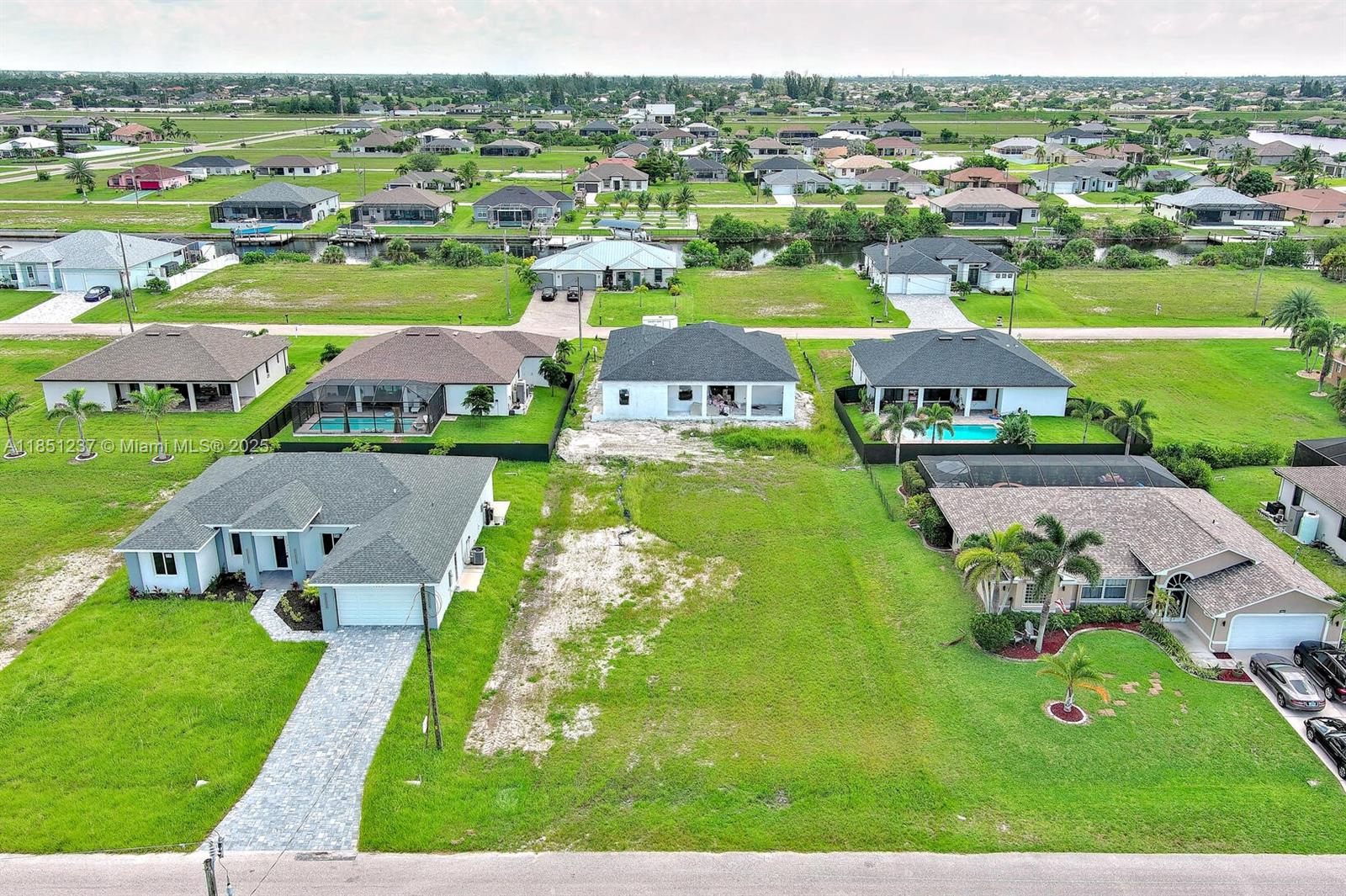 See details / sq. ft. $ 2025-08-01 0 Photo