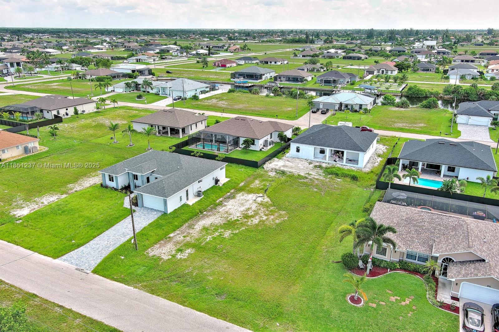 See details / sq. ft. $ 2025-08-01 0 Photo