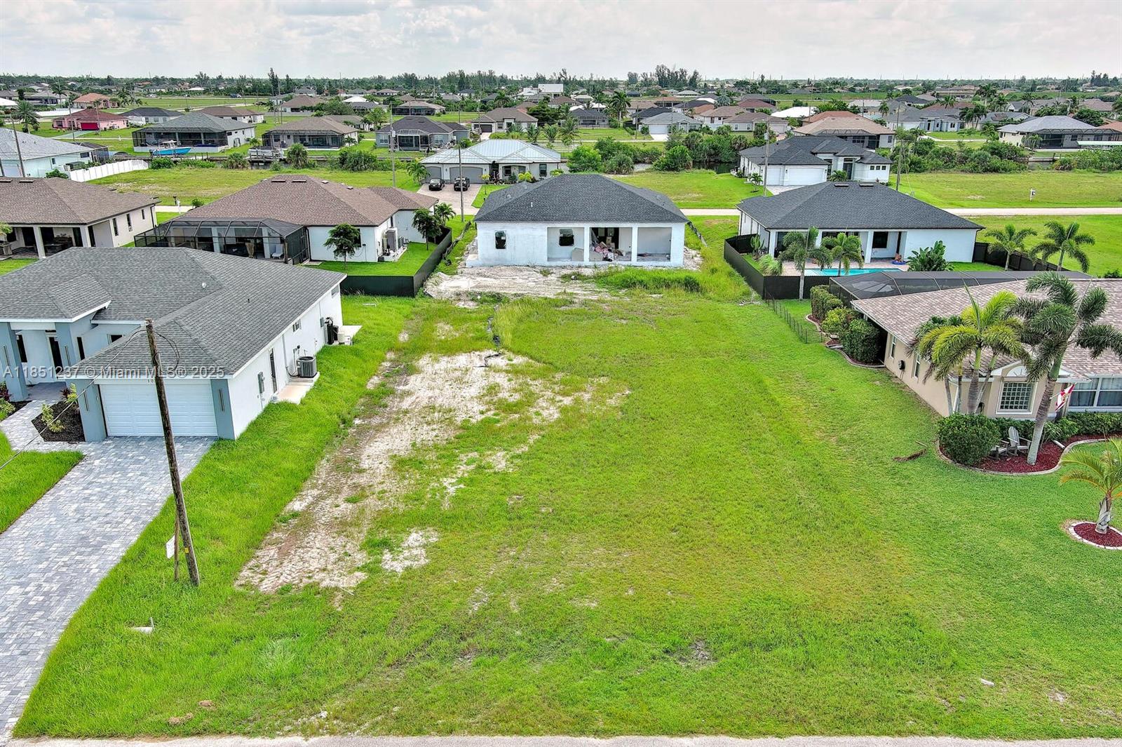 See details / sq. ft. $ 2025-08-01 0 Photo