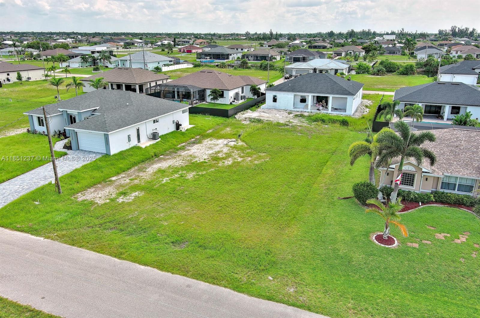 See details / sq. ft. $ 2025-08-01 0 Photo