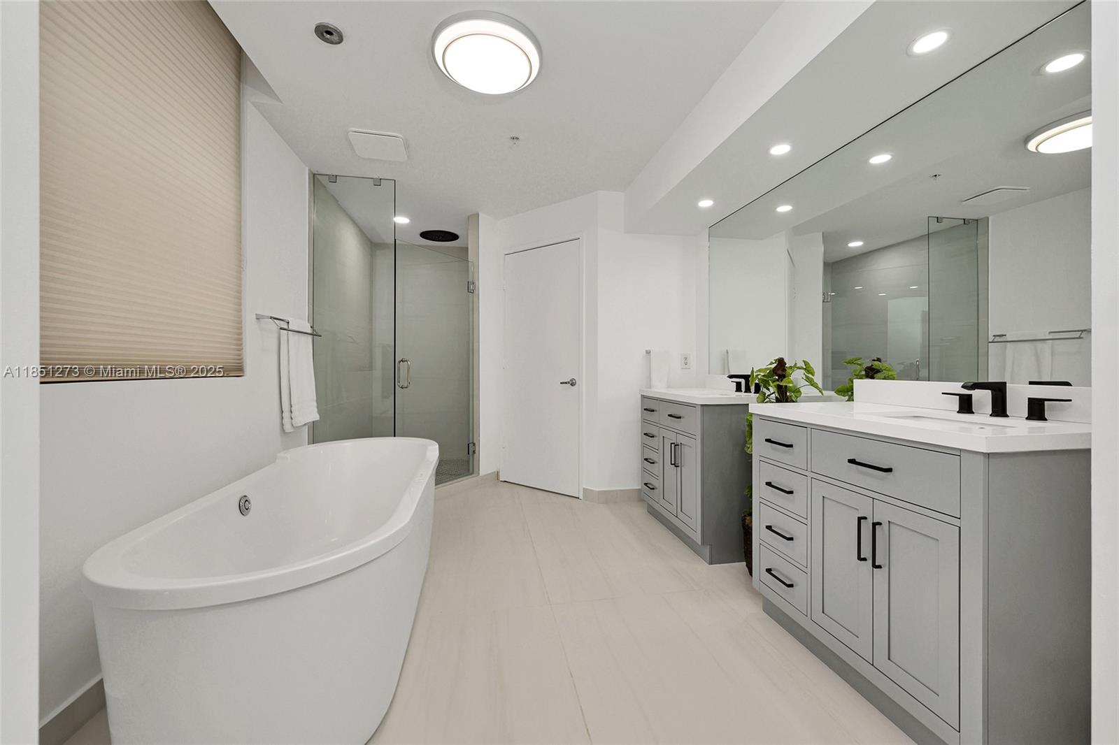 Photo of 16275 Collins Ave  #801, Sunny Isles Beach, Florida, 33160 - Master Bathroom