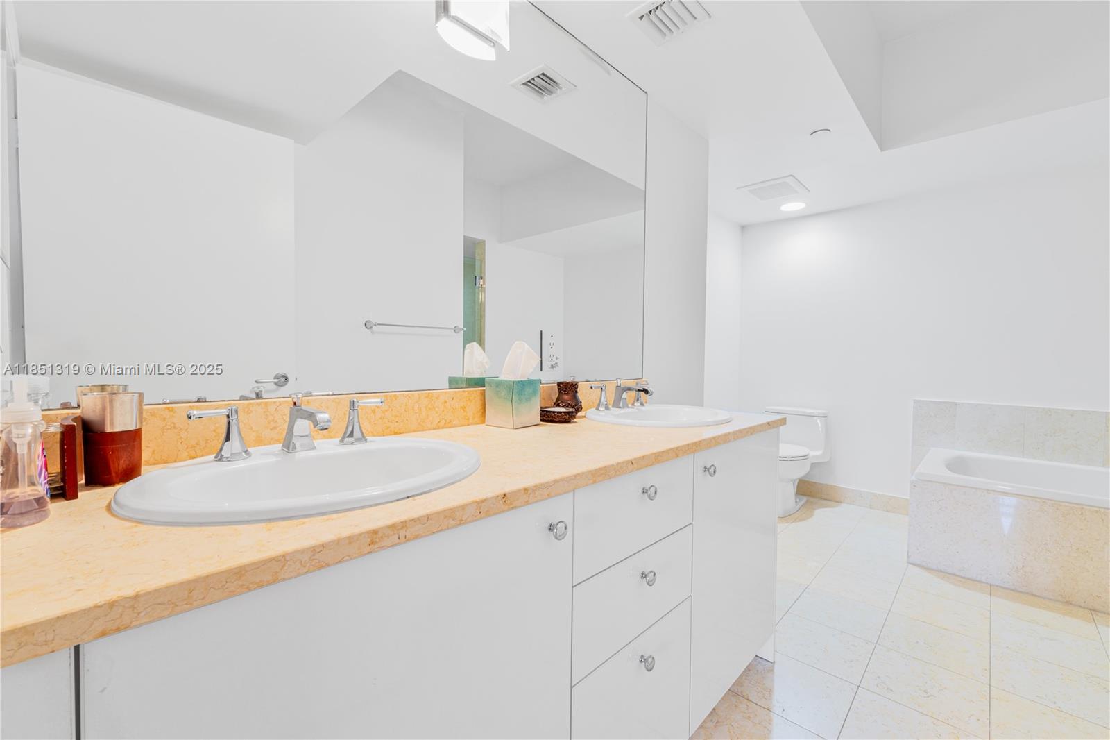 Photo of 20000 Country Club Dr  #1114, Aventura, Florida, 33180 - 