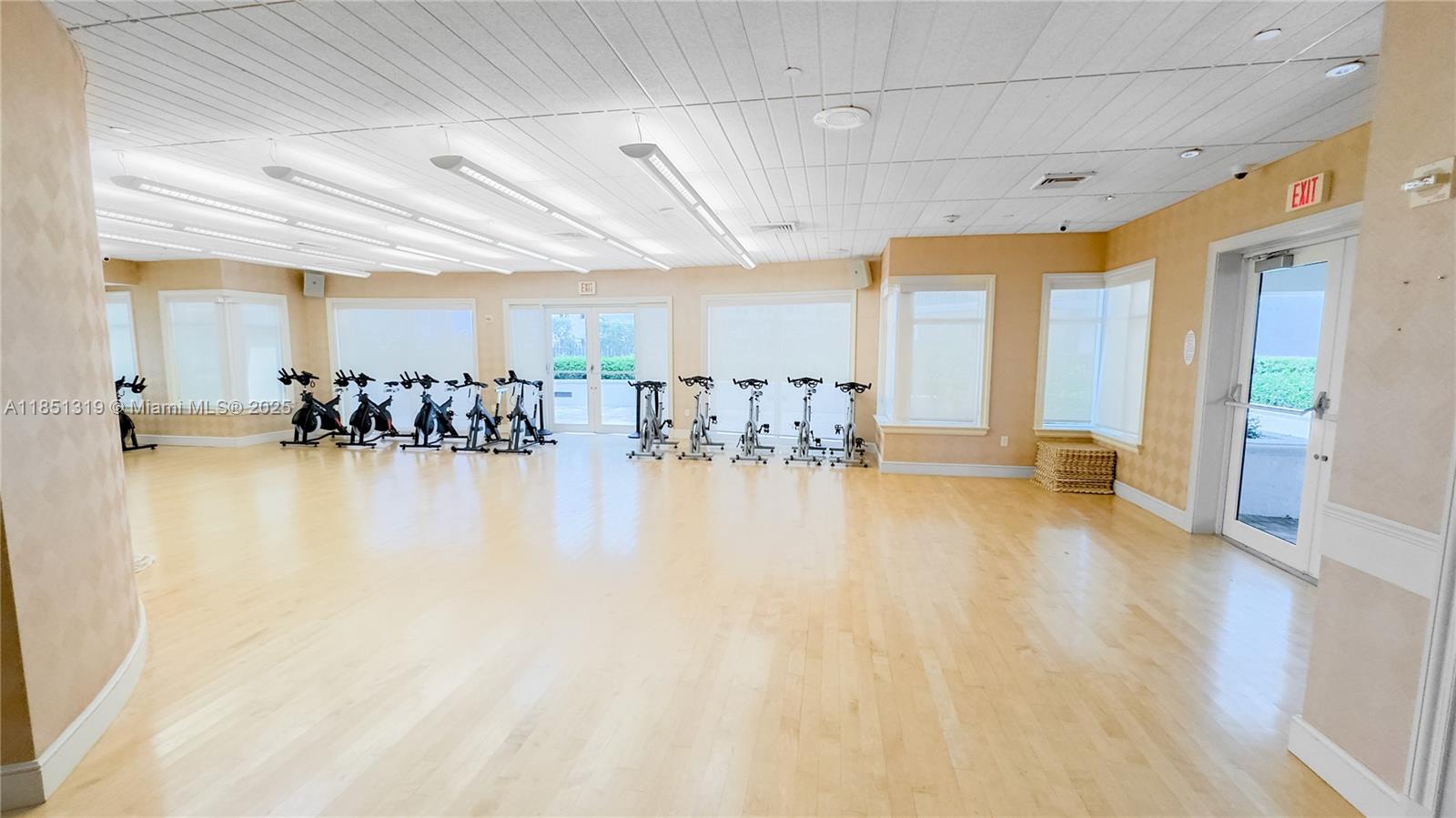 Photo of 20000 Country Club Dr  #1114, Aventura, Florida, 33180 - 