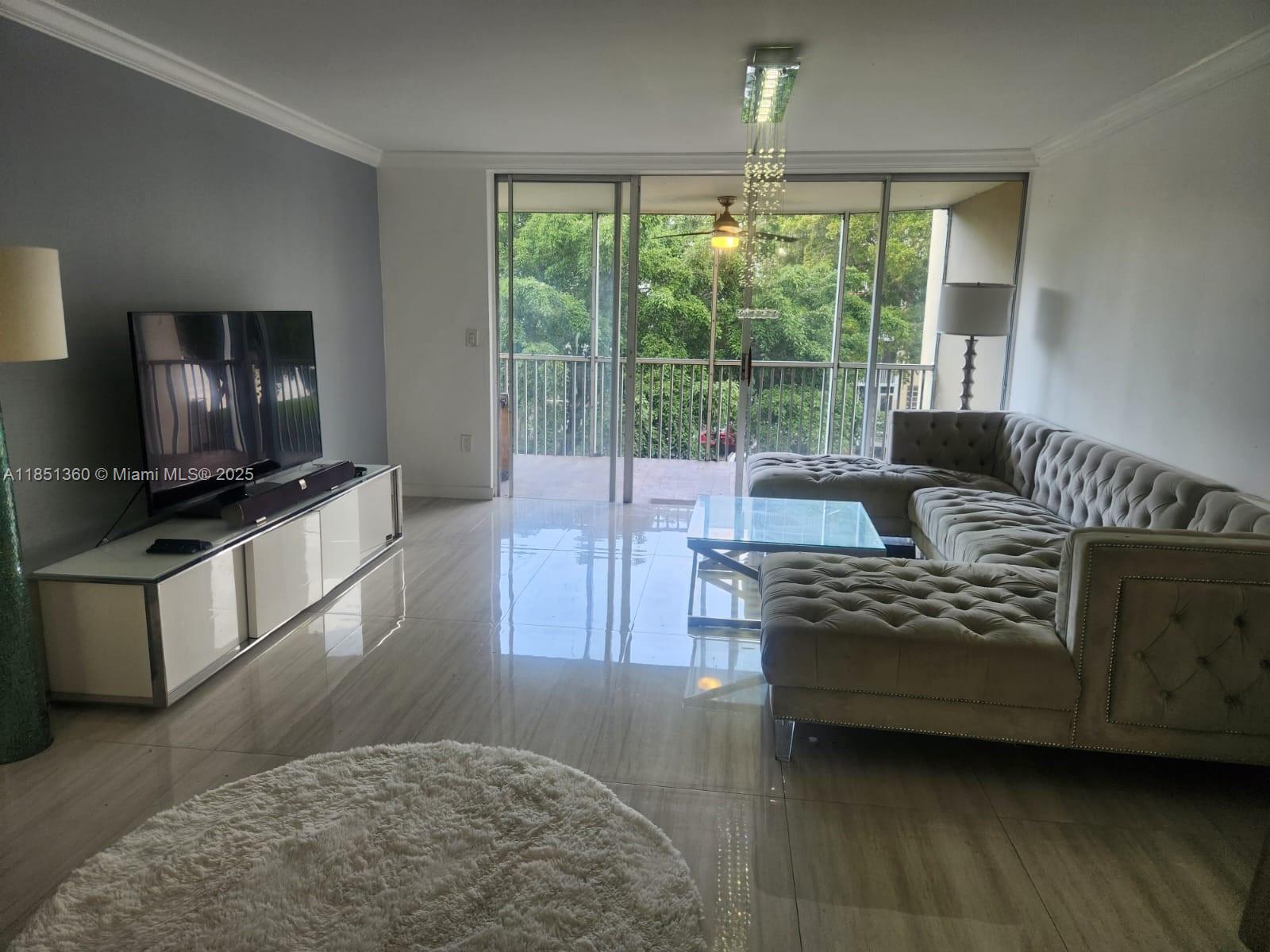 302-3 2 / 2 1674 sq. ft. $ 2025-08-02 0 foto