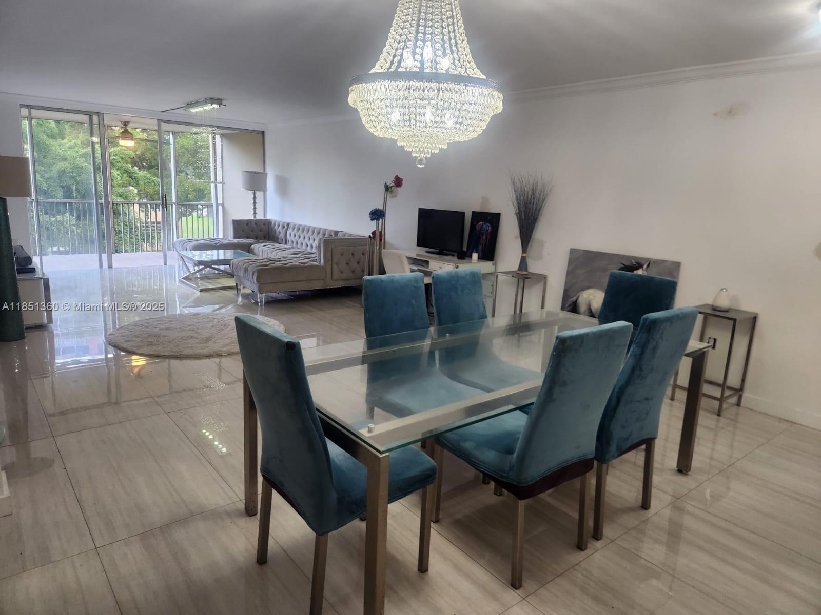 302-3 2 / 2 1674 sq. ft. $ 2025-08-02 0 foto