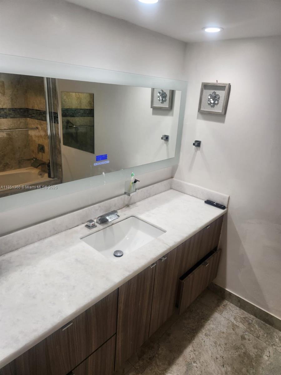 302-3 2 / 2 1674 sq. ft. $ 2025-08-02 0 foto