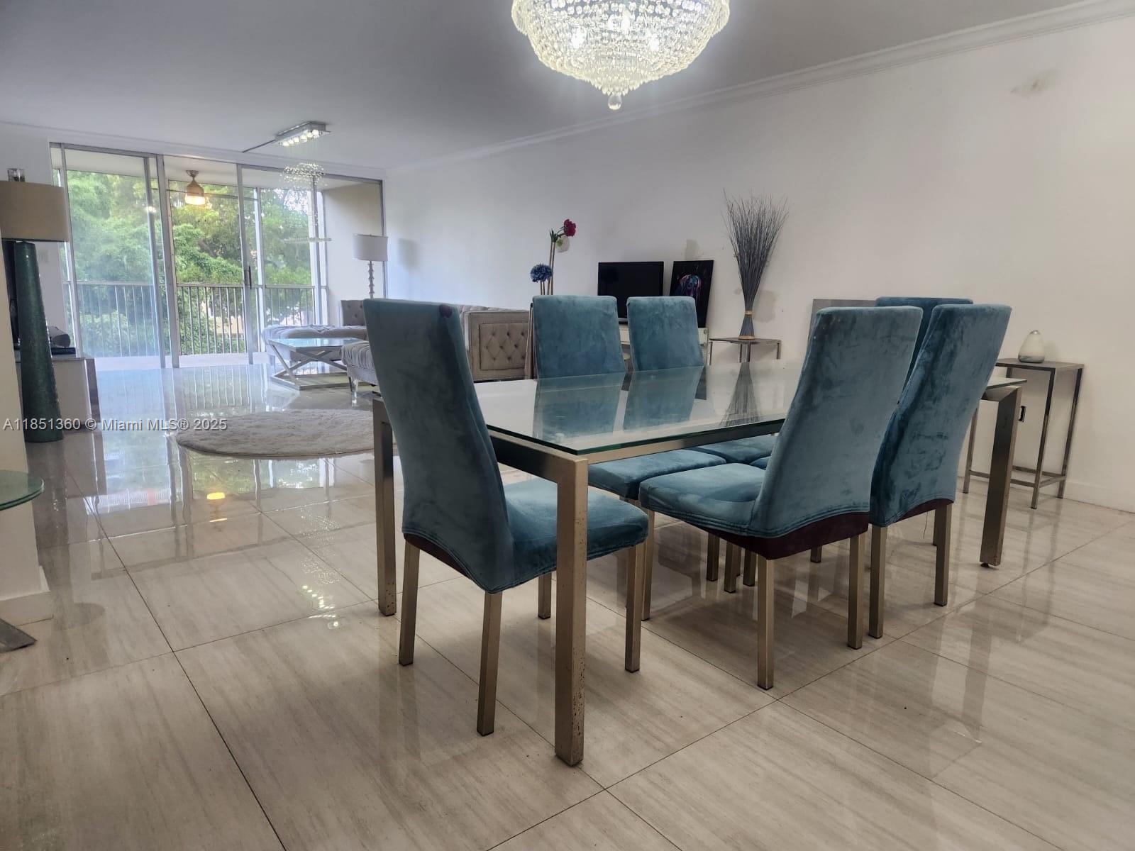 302-3 2 / 2 1674 sq. ft. $ 2025-08-02 0 foto