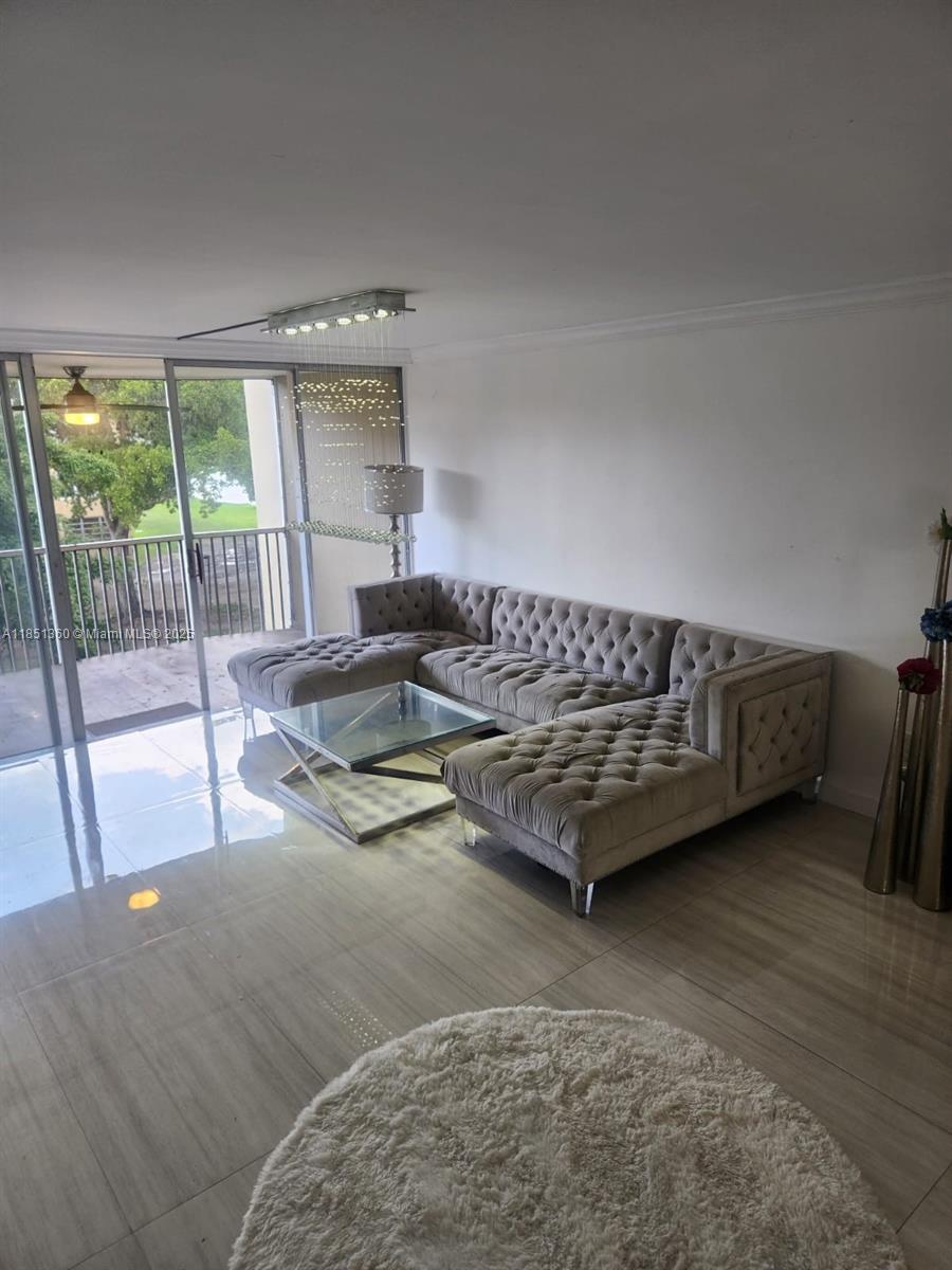 302-3 2 / 2 1674 sq. ft. $ 2025-08-02 0 foto