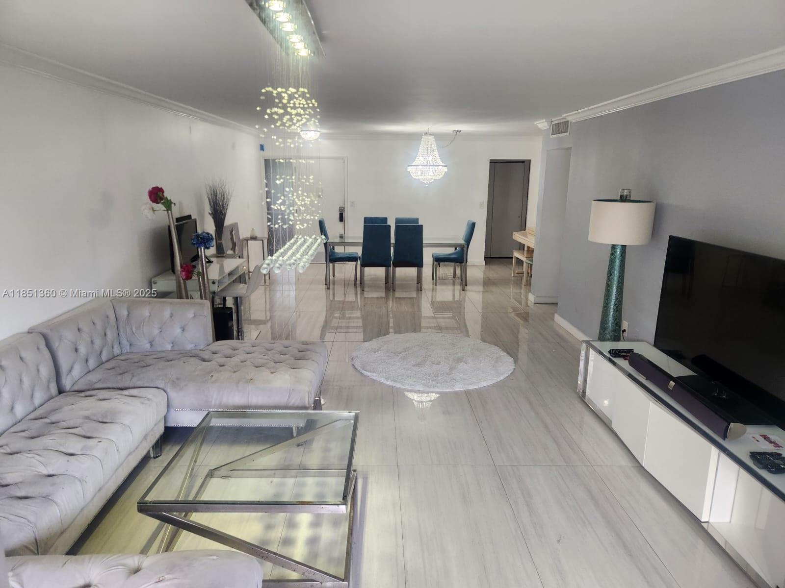 302-3 2 / 2 1674 sq. ft. $ 2025-08-02 0 foto