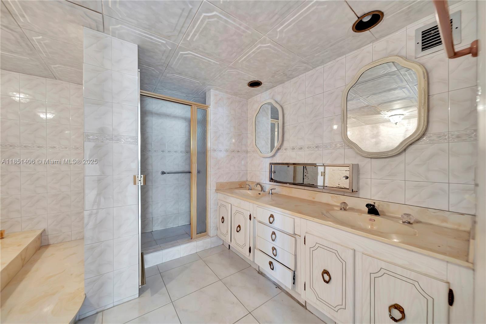 Photo of 1833 Ocean Dr  #511, Hallandale Beach, Florida, 33009 - 