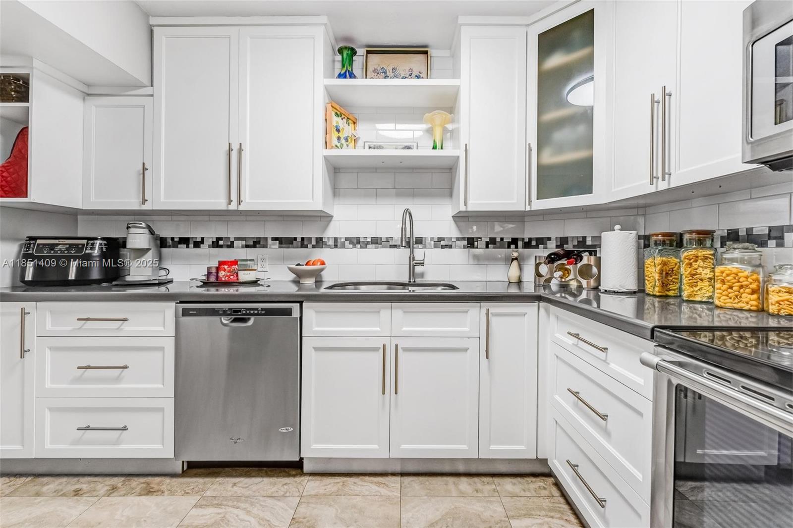 Ver detalles 516 2 / 2 1132 sq. ft. $ 2025-08-02 0 foto