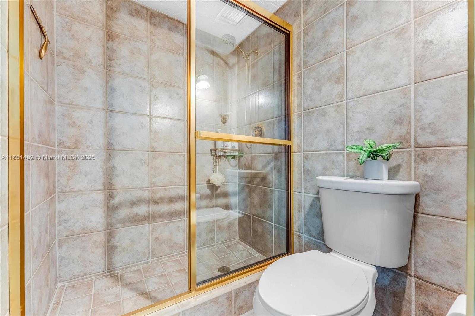 Ver detalles 516 2 / 2 1132 sq. ft. $ 2025-08-02 0 foto