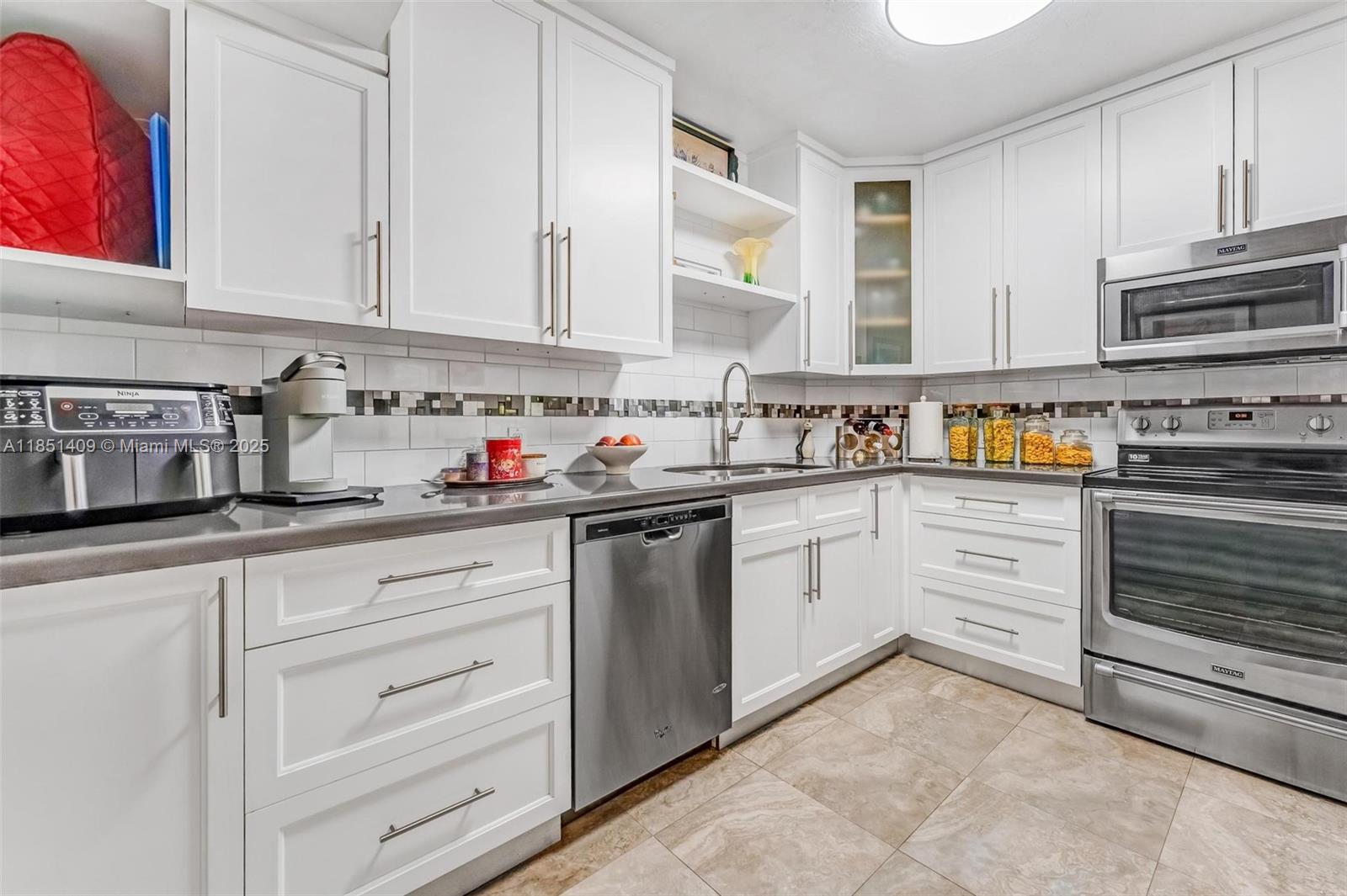 Ver detalles 516 2 / 2 1132 sq. ft. $ 2025-08-02 0 foto