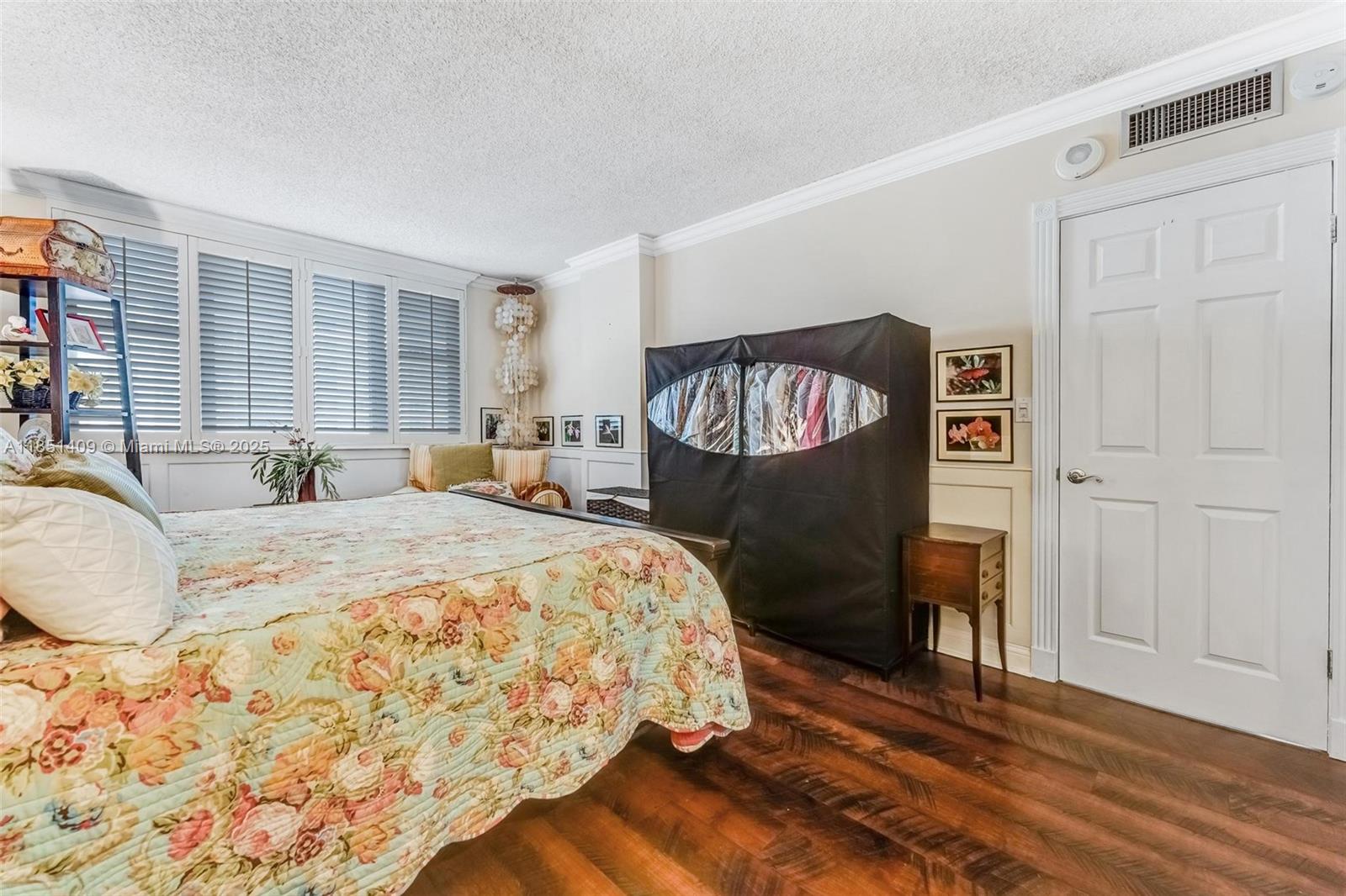 Ver detalles 516 2 / 2 1132 sq. ft. $ 2025-08-02 0 foto