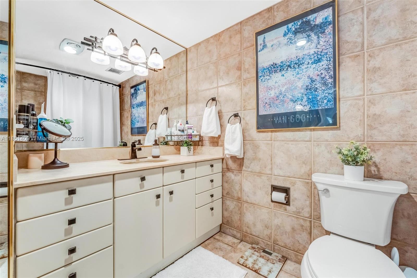 Ver detalles 516 2 / 2 1132 sq. ft. $ 2025-08-02 0 foto