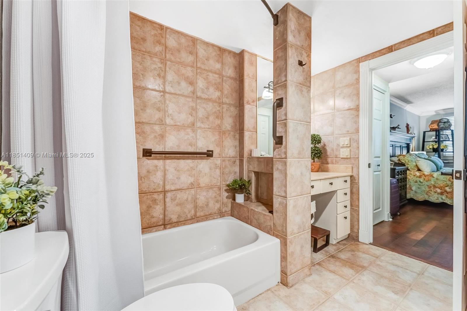 Ver detalles 516 2 / 2 1132 sq. ft. $ 2025-08-02 0 foto