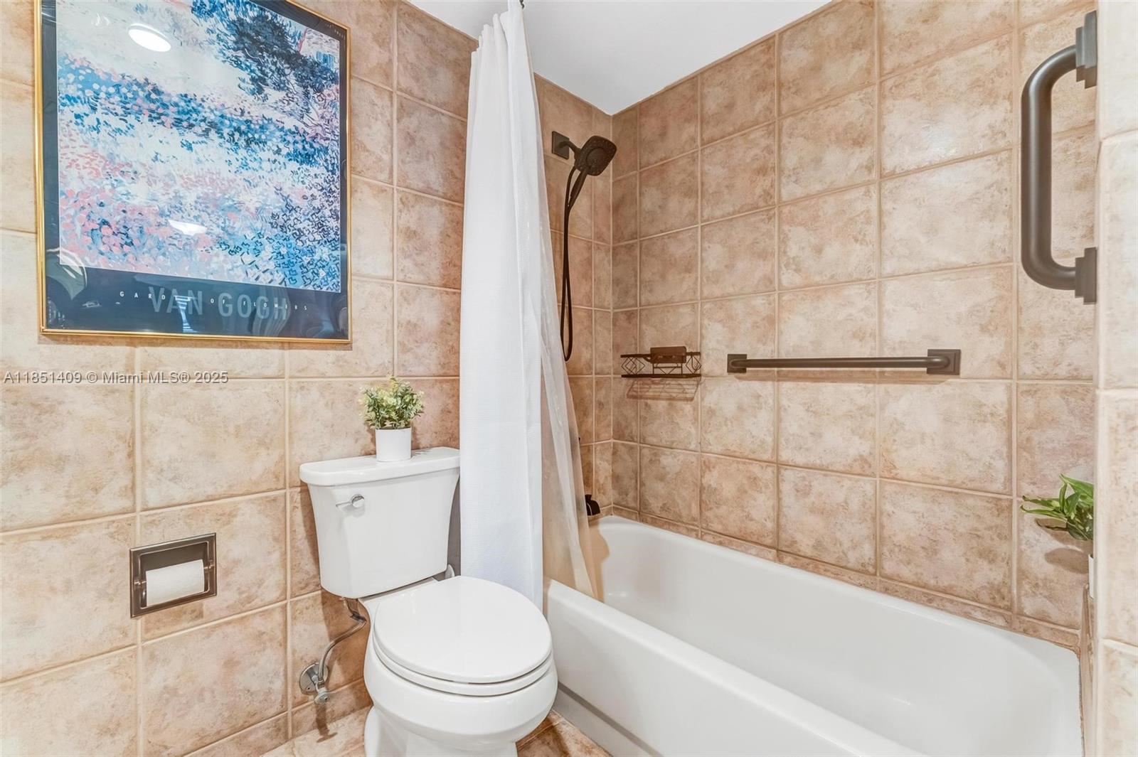 Ver detalles 516 2 / 2 1132 sq. ft. $ 2025-08-02 0 foto