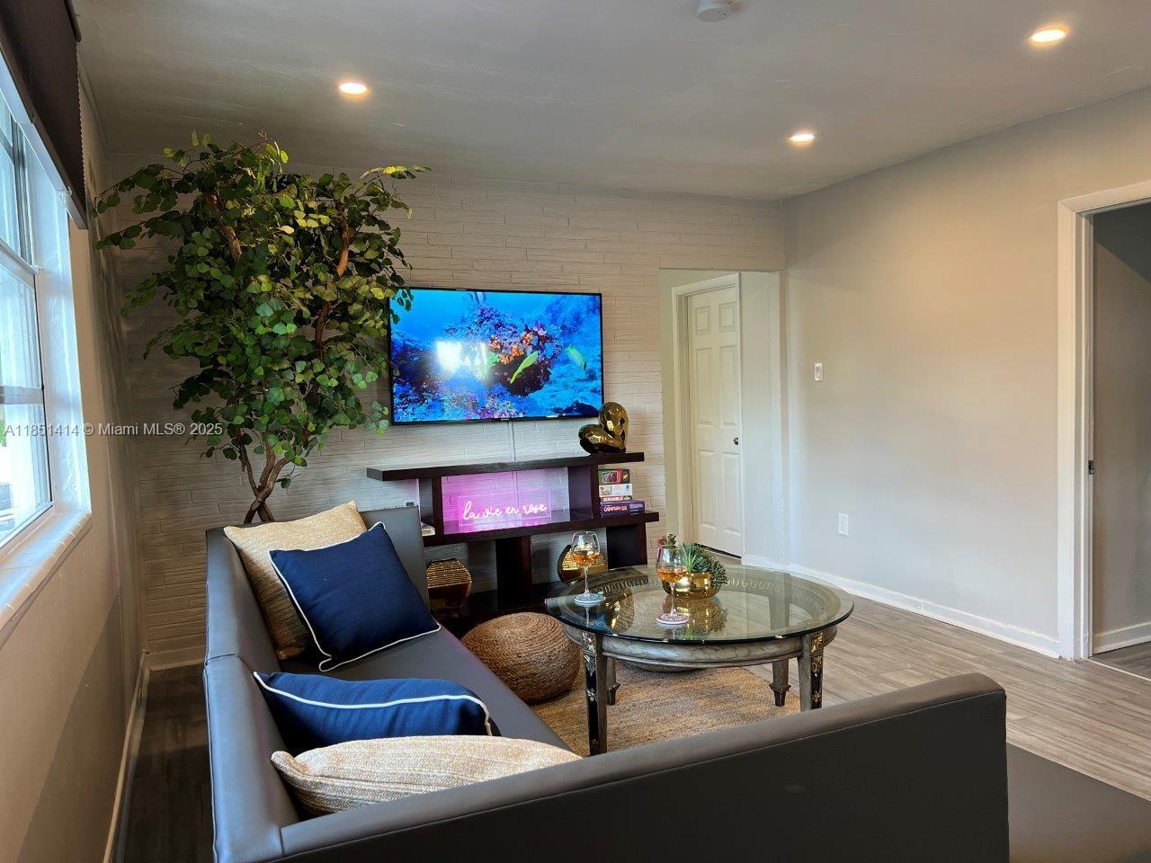 See details / 2887 sq. ft. $ 2025-08-02 0 Photo
