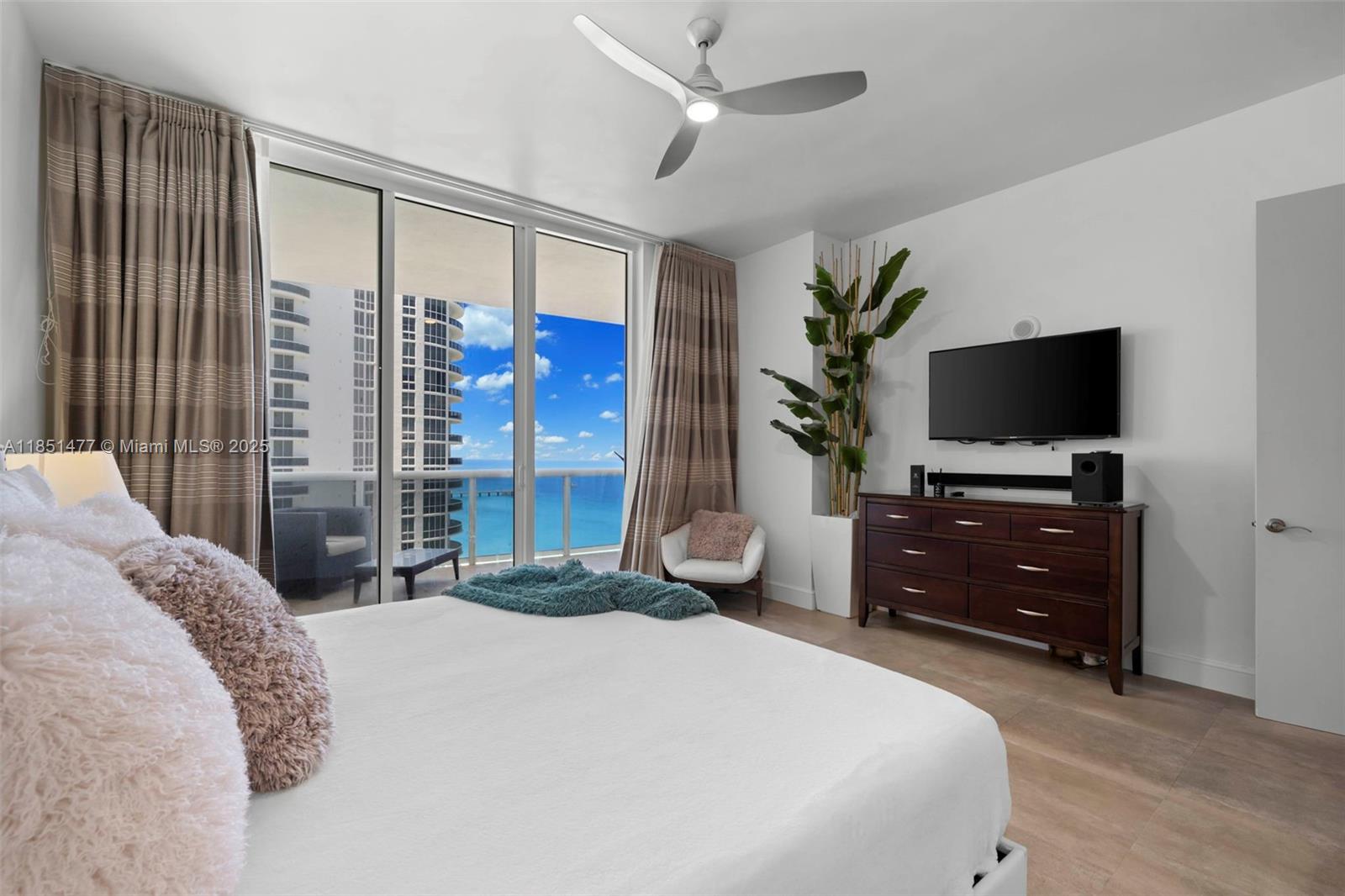 See details 1502 3 / 4 1979 sq. ft. $ 2025-08-02 0 Photo