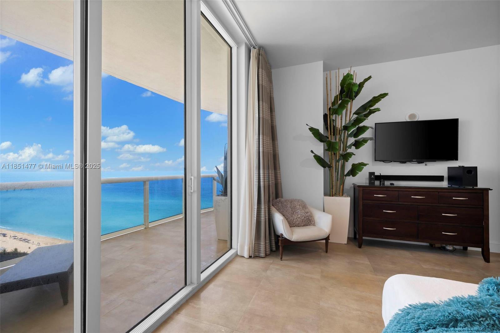 See details 1502 3 / 4 1979 sq. ft. $ 2025-08-02 0 Photo