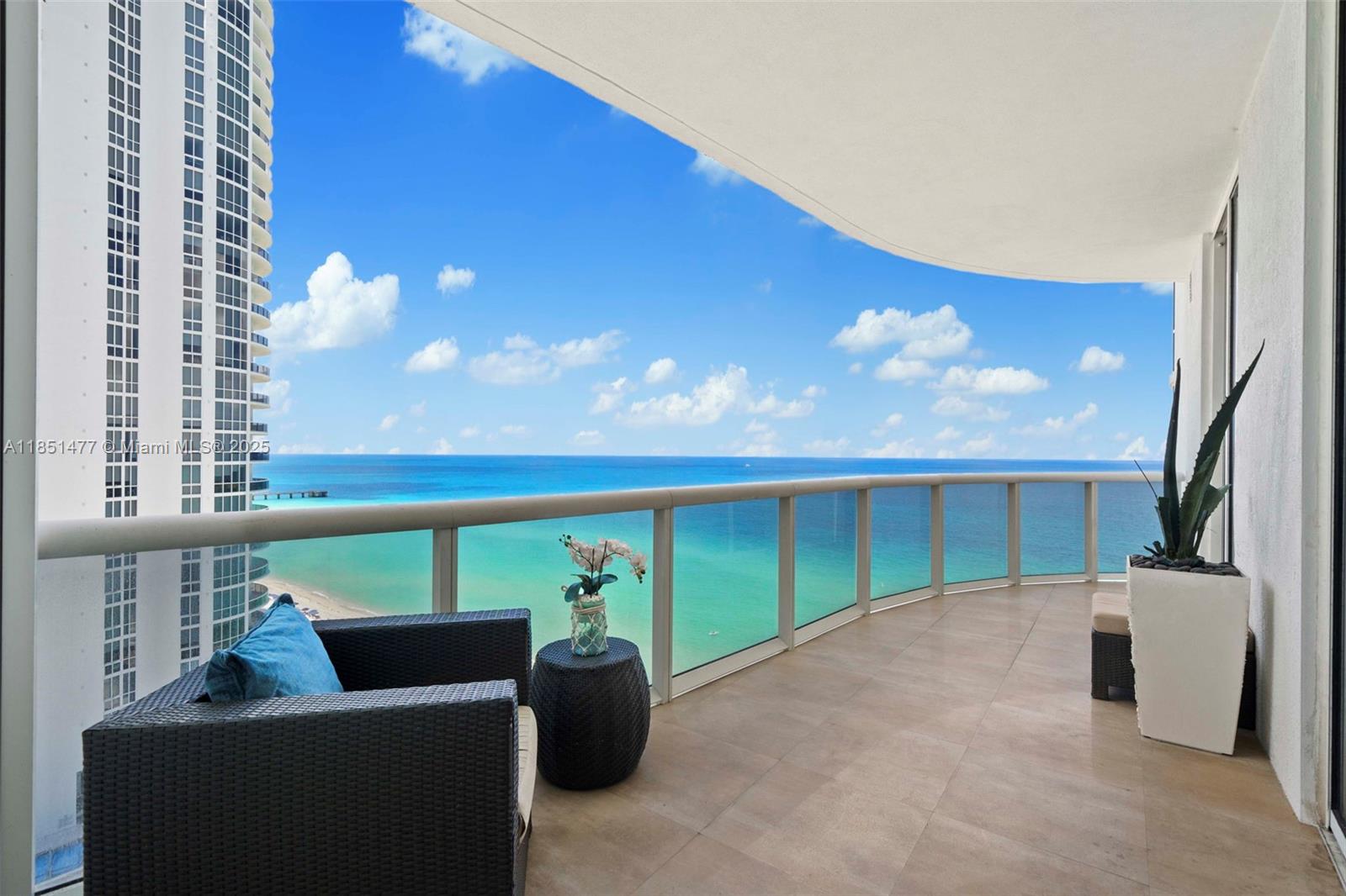 See details 1502 3 / 4 1979 sq. ft. $ 2025-08-02 0 Photo