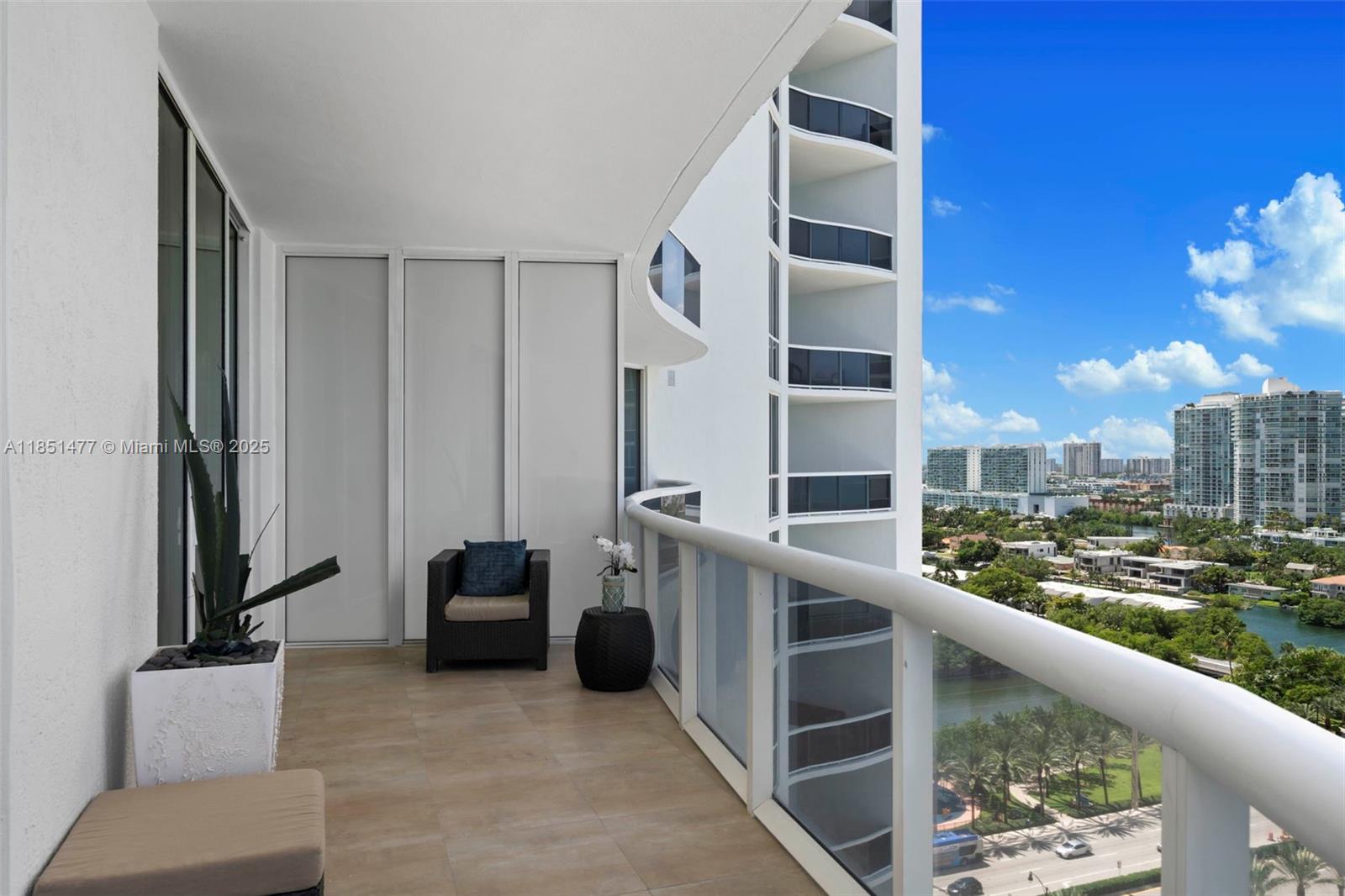 See details 1502 3 / 4 1979 sq. ft. $ 2025-08-02 0 Photo