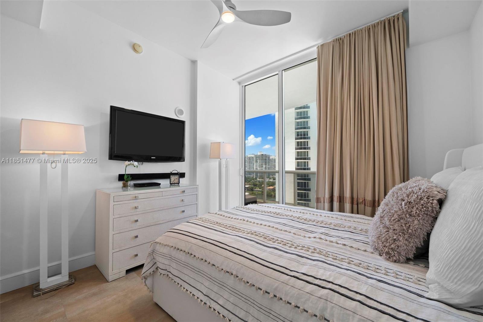 See details 1502 3 / 4 1979 sq. ft. $ 2025-08-02 0 Photo