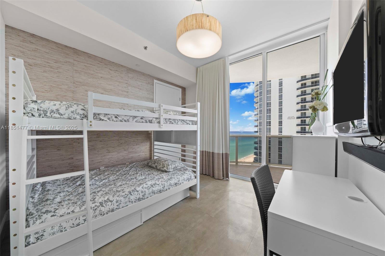 See details 1502 3 / 4 1979 sq. ft. $ 2025-08-02 0 Photo